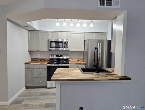 Tiny photo for 90 Crown Knoll Court #APT 136, Groton, CT 06340 (MLS # 24156898)