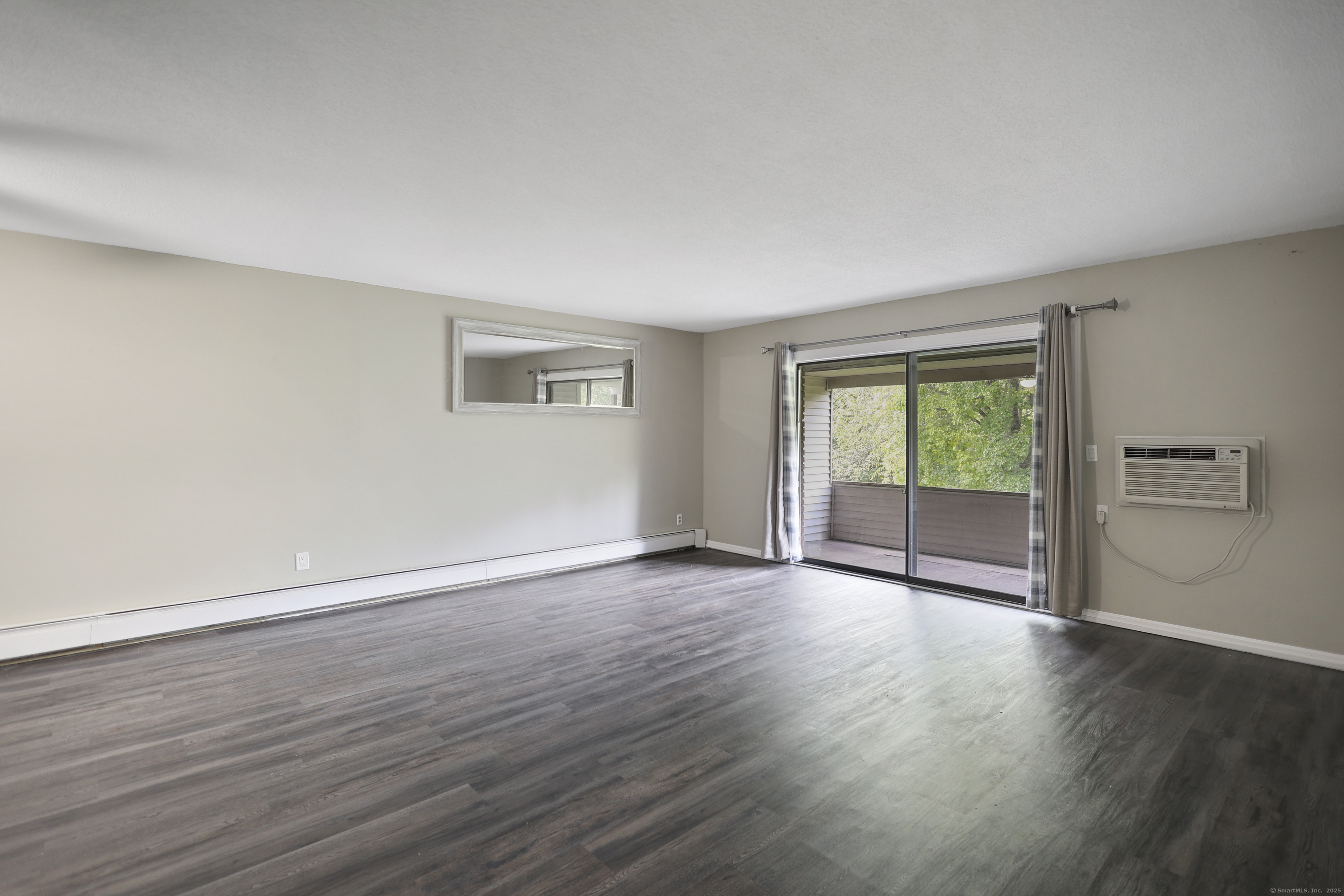 Vernon, Connecticut 06066, United States, 1 Bedroom Bedrooms, ,1 BathroomBathrooms,Residential,Pending,212925