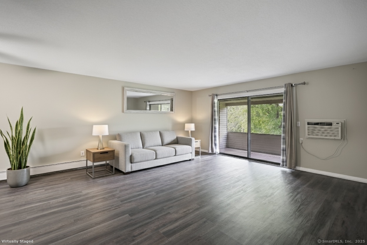 Vernon, Connecticut 06066, United States, 1 Bedroom Bedrooms, ,1 BathroomBathrooms,Residential,Pending,212925