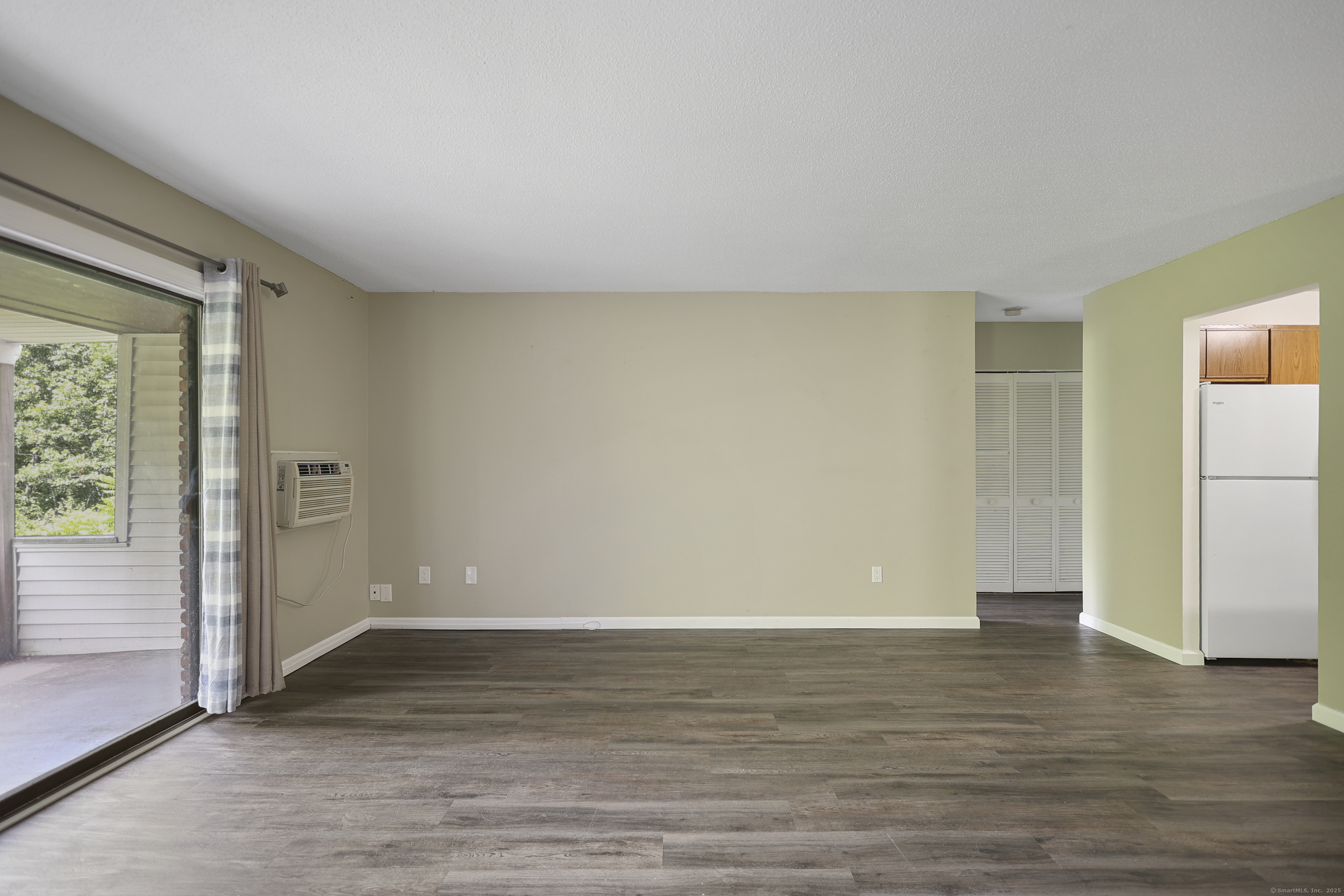 Vernon, Connecticut 06066, United States, 1 Bedroom Bedrooms, ,1 BathroomBathrooms,Residential,Pending,212925