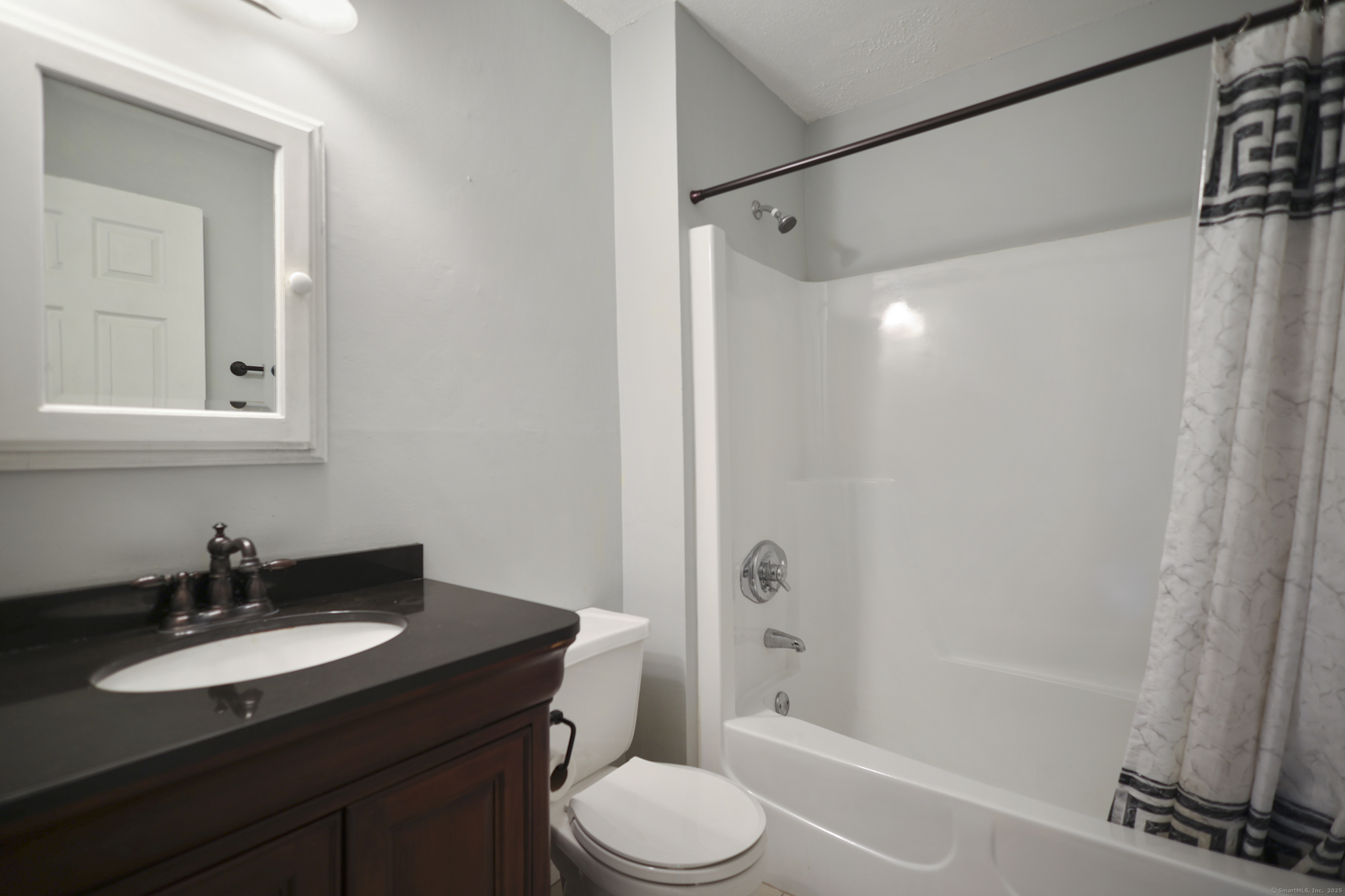 Vernon, Connecticut 06066, United States, 1 Bedroom Bedrooms, ,1 BathroomBathrooms,Residential,Pending,212925