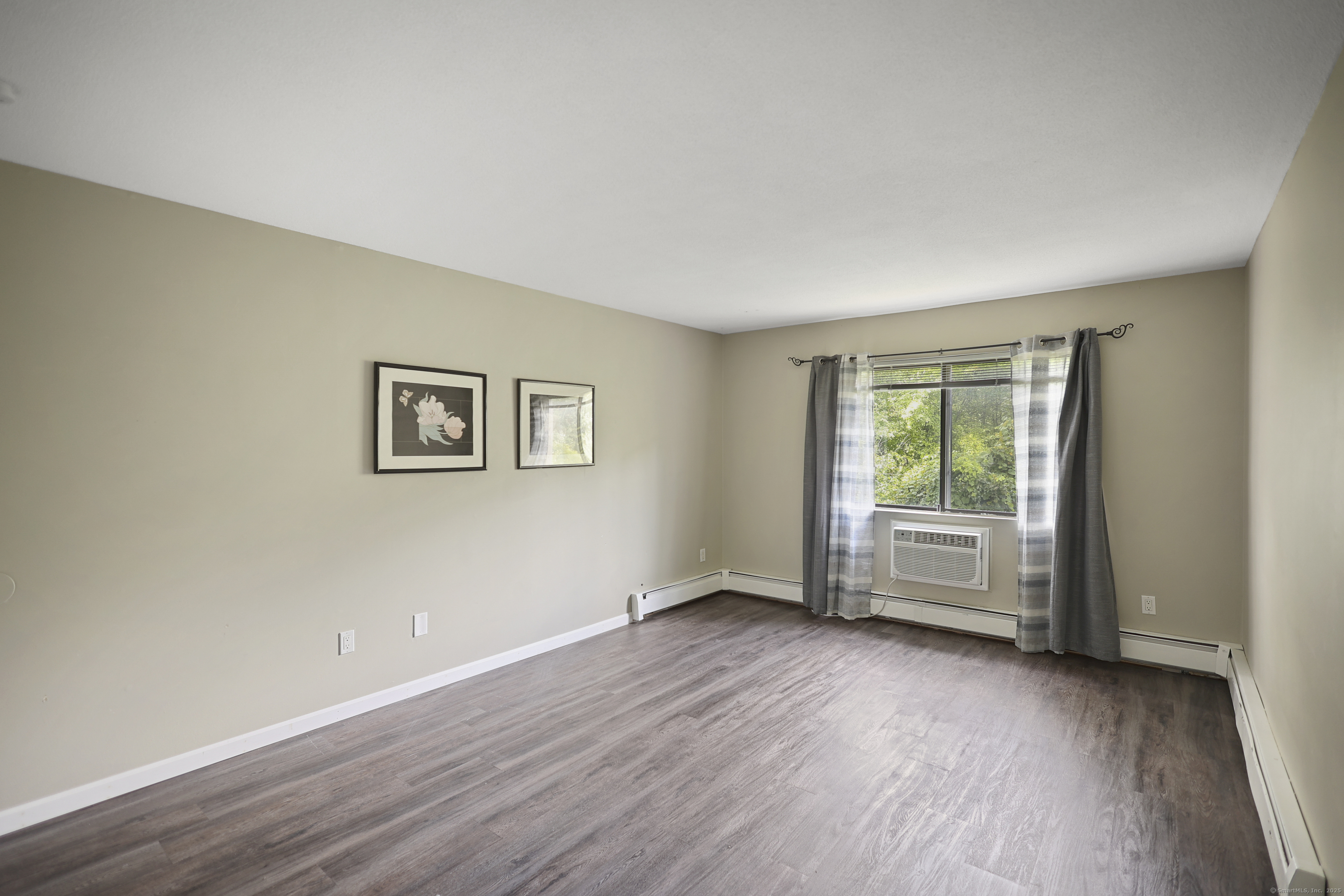 Vernon, Connecticut 06066, United States, 1 Bedroom Bedrooms, ,1 BathroomBathrooms,Residential,Pending,212925