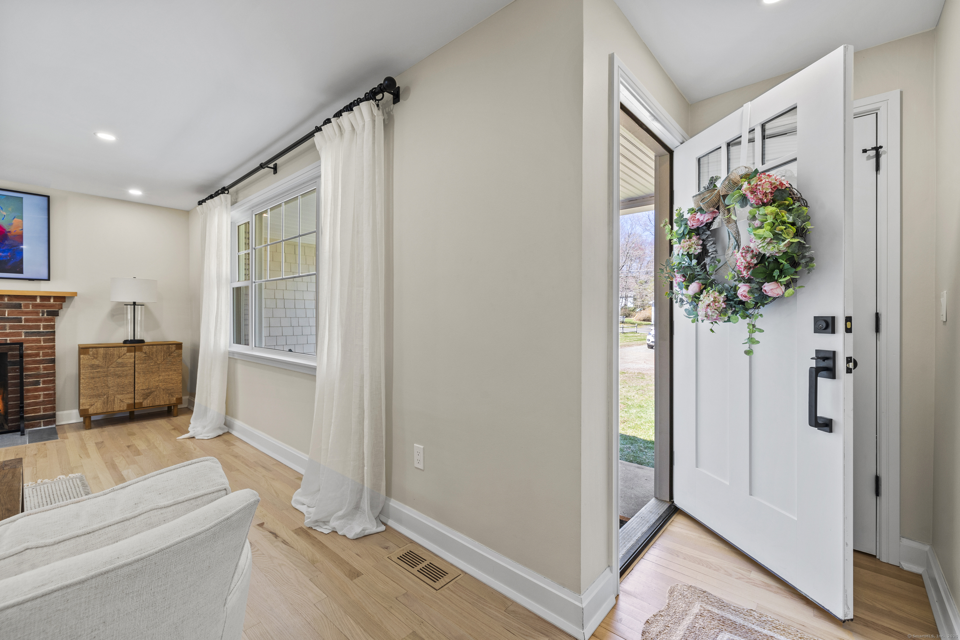 596 Bush Hill Road, Manchester, Connecticut image 2