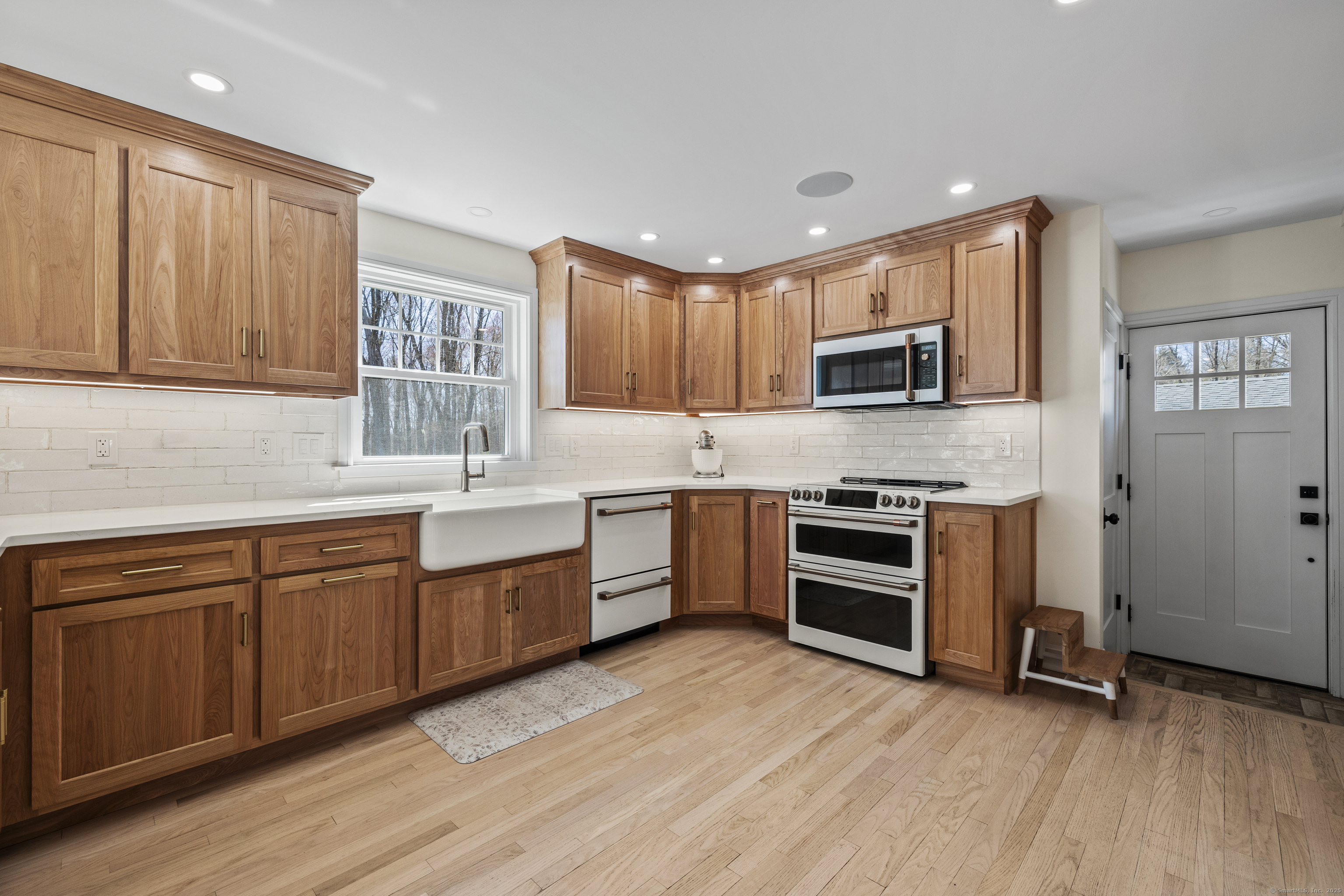 596 Bush Hill Road, Manchester, Connecticut image 16