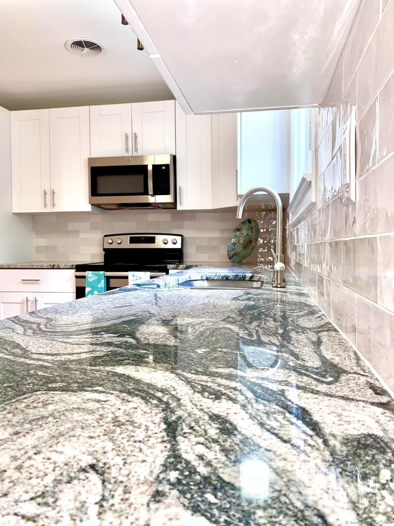 260 Richard Street APT 3