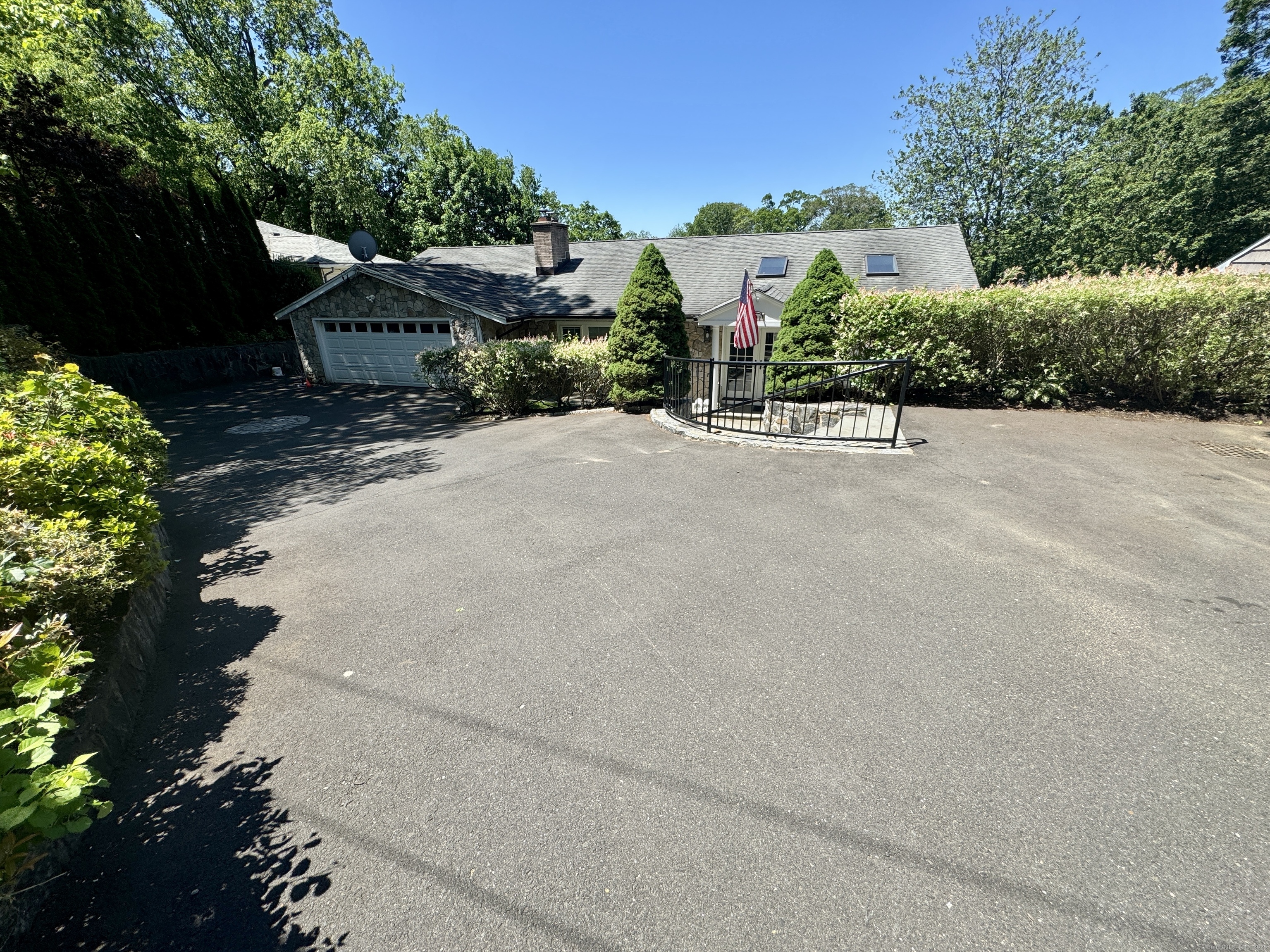 171 Dannell Drive, Stamford, Connecticut image 3