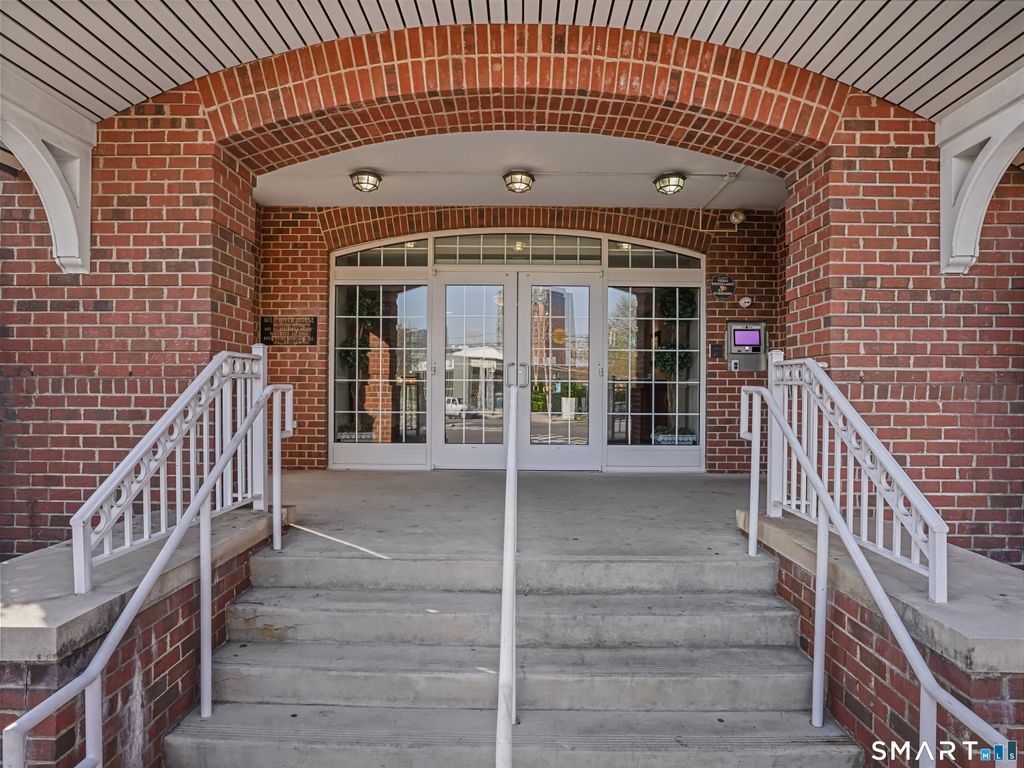 Photo of 35 W Broad Street #404, Stamford, CT 06902 (MLS # 24179224)