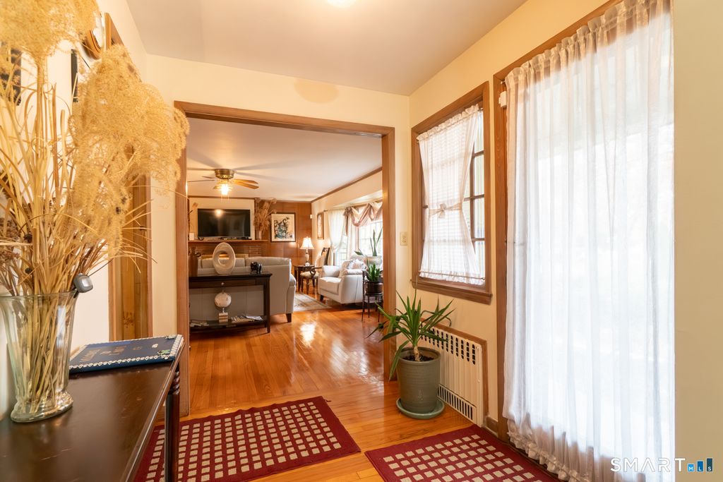 Photo of 224 Ray Road, New Haven, CT 06515 (MLS # 24149944)