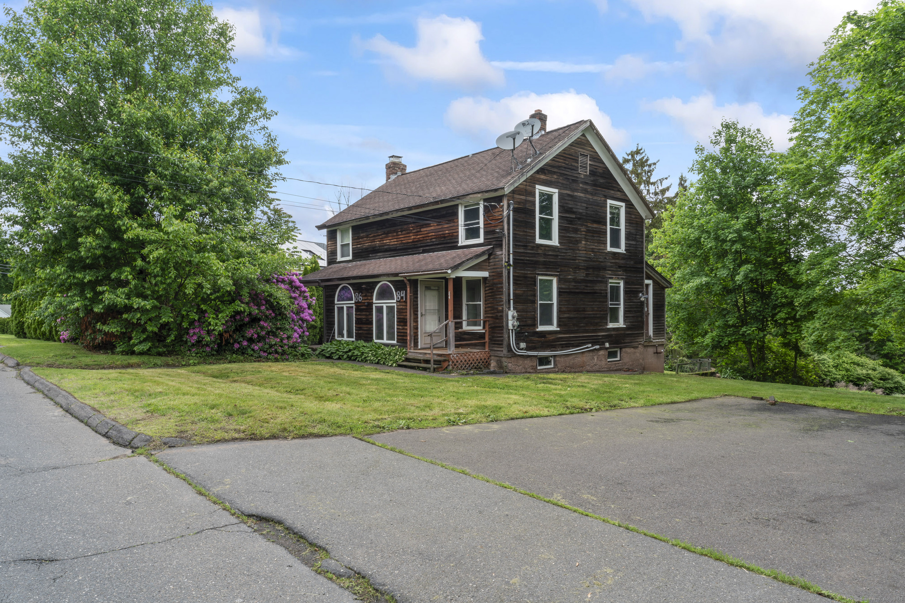 George Street, Middletown, Connecticut - 4 Bedrooms  
2 Bathrooms  
8 Rooms - 
