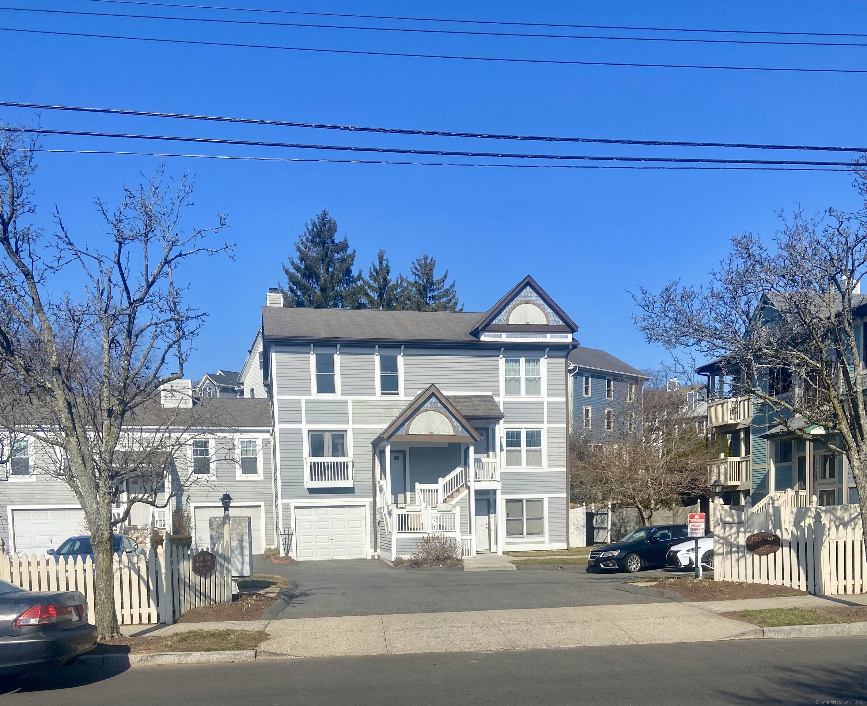 Front Street 128, New Haven, Connecticut - 2 Bedrooms  
2 Bathrooms  
4 Rooms - 