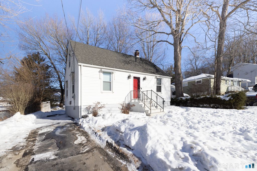 Photo of 51 Rockridge Road, Waterbury, CT 06705 (MLS # 24153500)