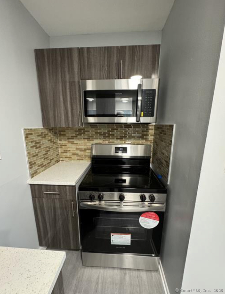 Rental Property at North Avenue 13, Bridgeport, Connecticut - Bathrooms: 1 
Rooms: 2  - $1,300 MO.