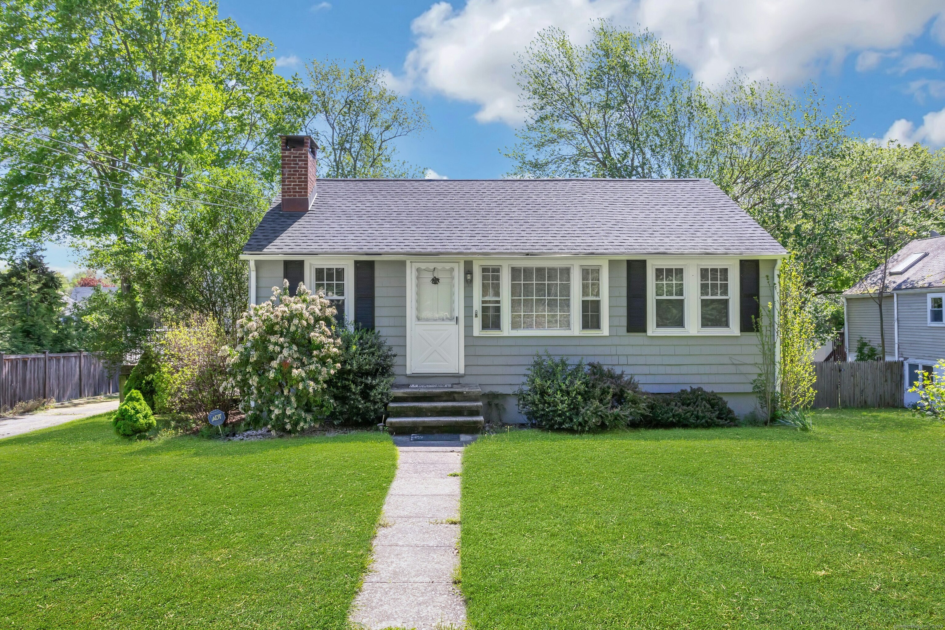 103 Valley Road, Westport, Connecticut - 3 Bedrooms  
2 Bathrooms  
5 Rooms - 