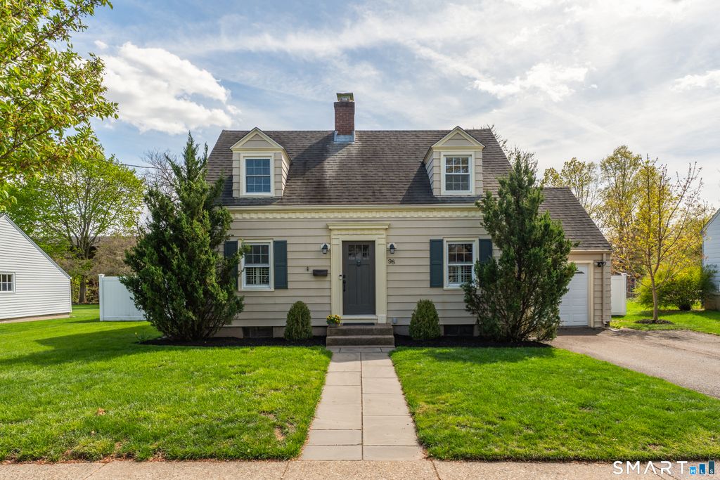 Photo of 98 Colonial Drive, Hamden, CT 06518 (MLS # 24168455)