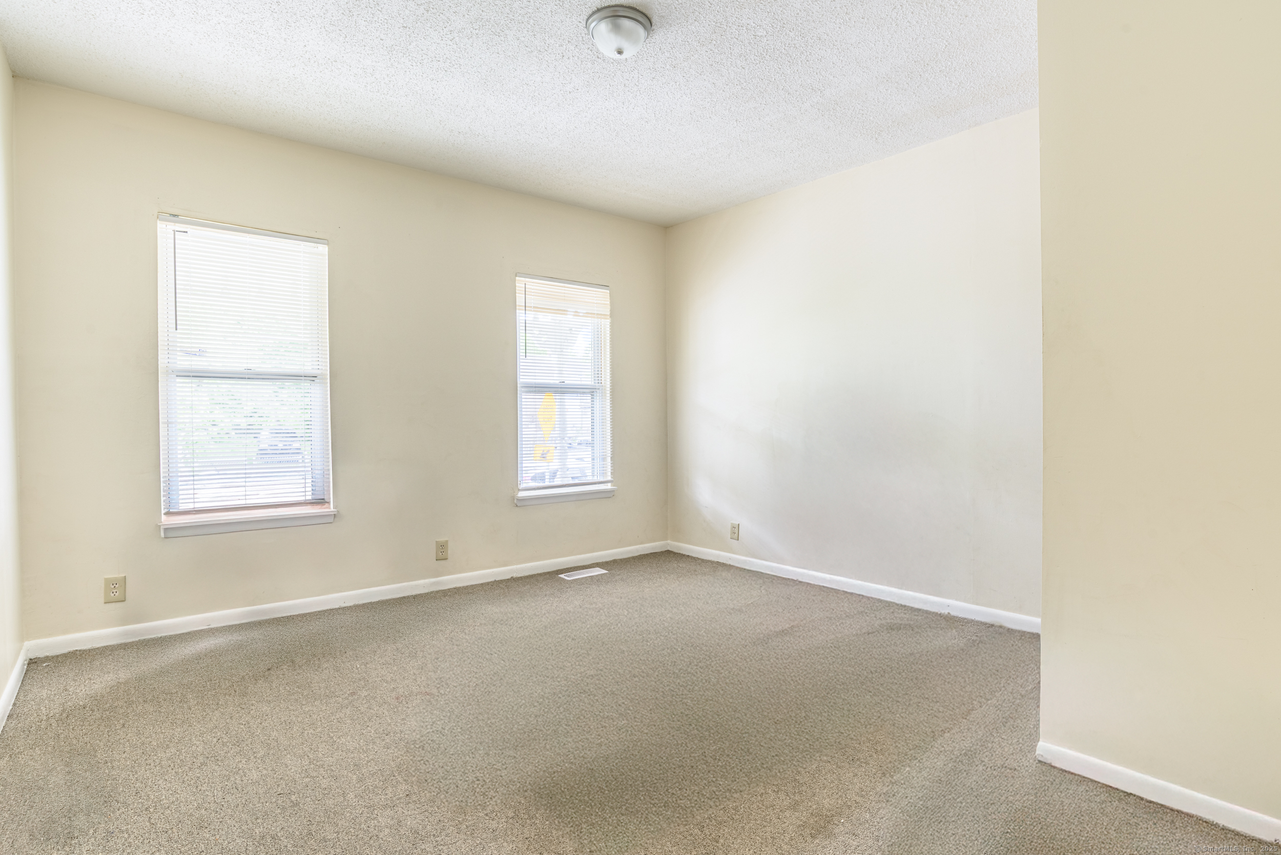 New Haven, Connecticut 06519, United States, 6 Bedrooms Bedrooms, ,3 BathroomsBathrooms,Residential,Pending,132770