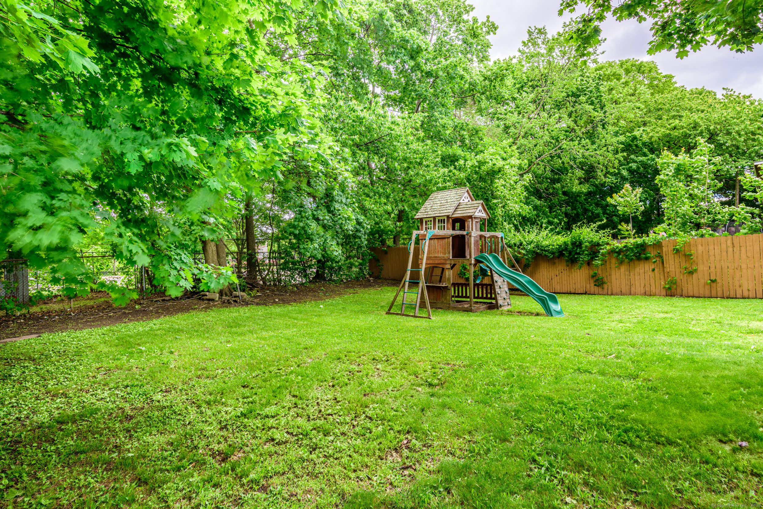 New Haven, Connecticut 06519, United States, 6 Bedrooms Bedrooms, ,3 BathroomsBathrooms,Residential,Pending,132770