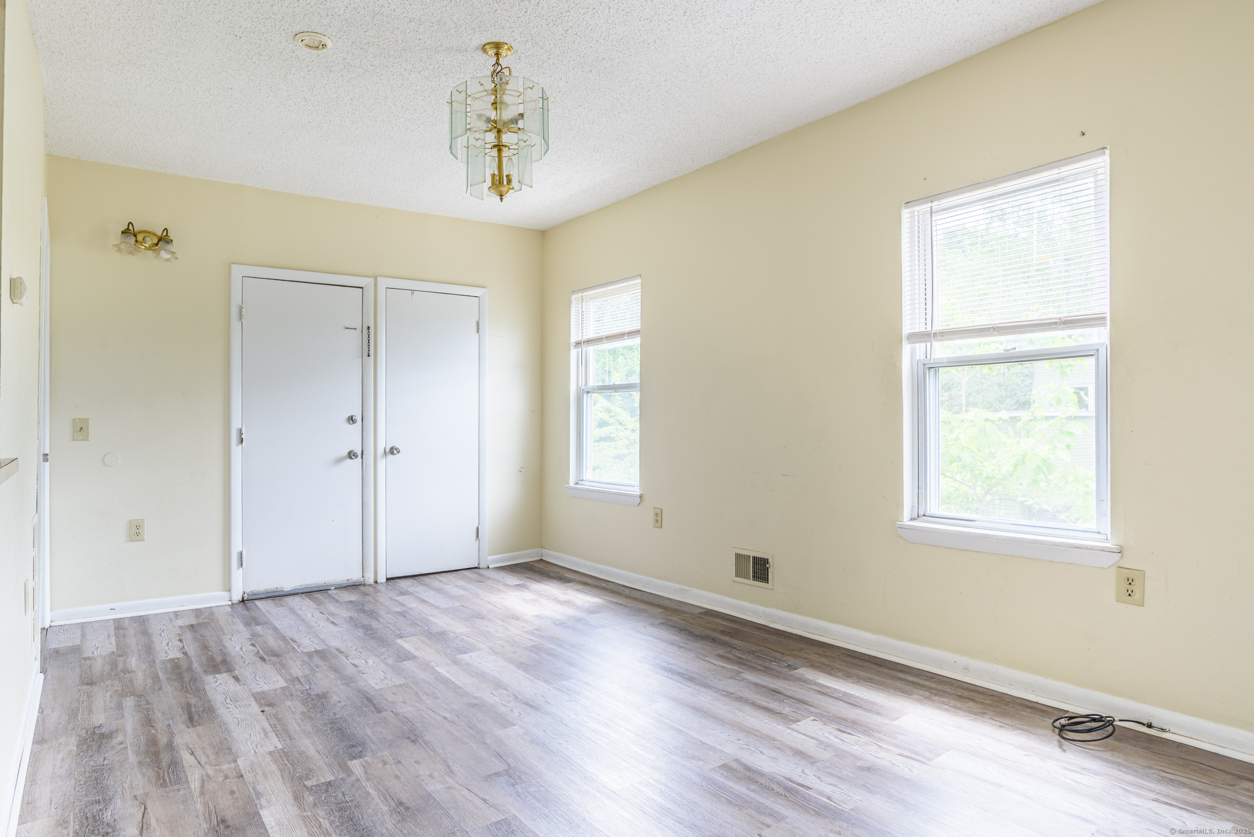 New Haven, Connecticut 06519, United States, 6 Bedrooms Bedrooms, ,3 BathroomsBathrooms,Residential,Pending,132770