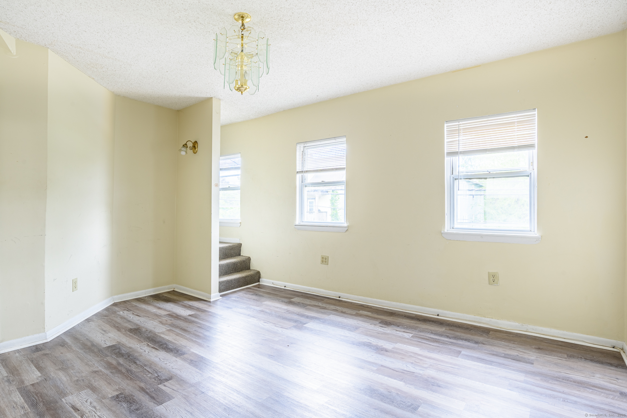 New Haven, Connecticut 06519, United States, 6 Bedrooms Bedrooms, ,3 BathroomsBathrooms,Residential,Pending,132770