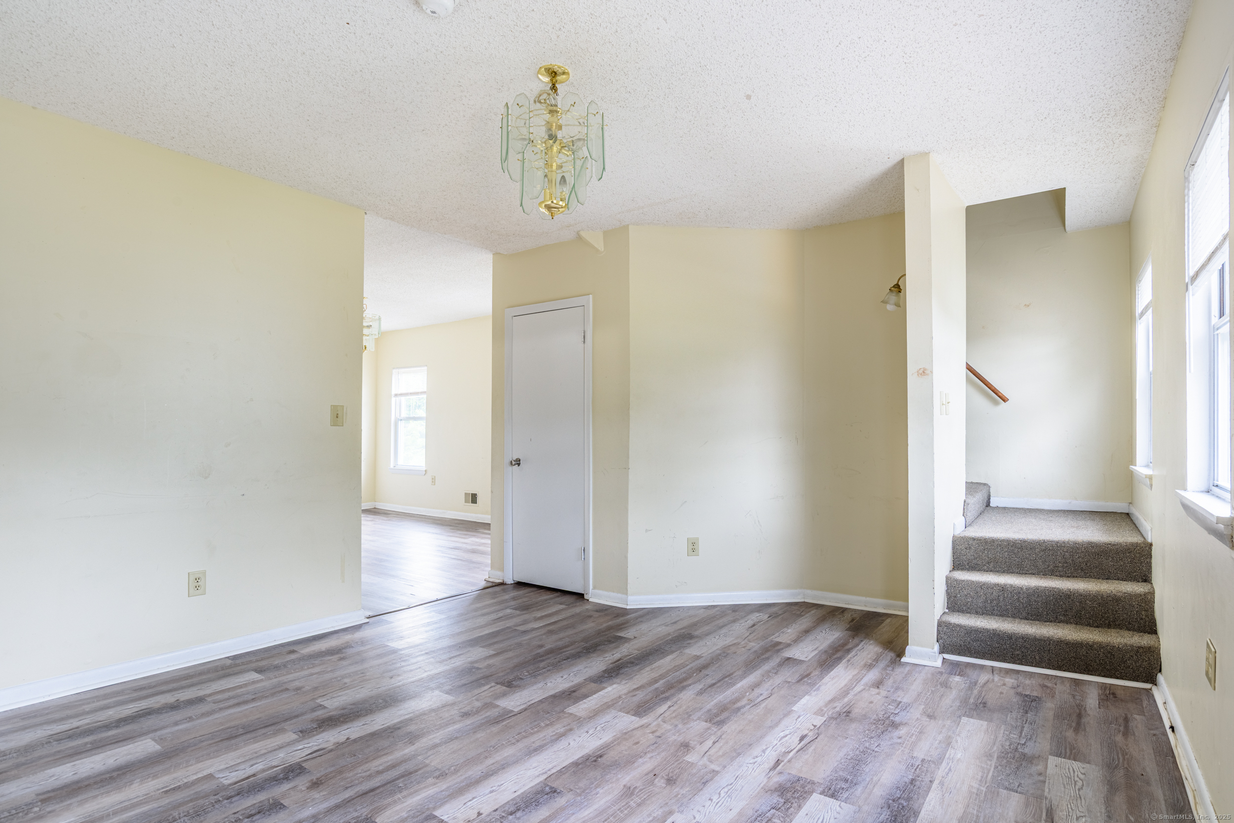 New Haven, Connecticut 06519, United States, 6 Bedrooms Bedrooms, ,3 BathroomsBathrooms,Residential,Pending,132770