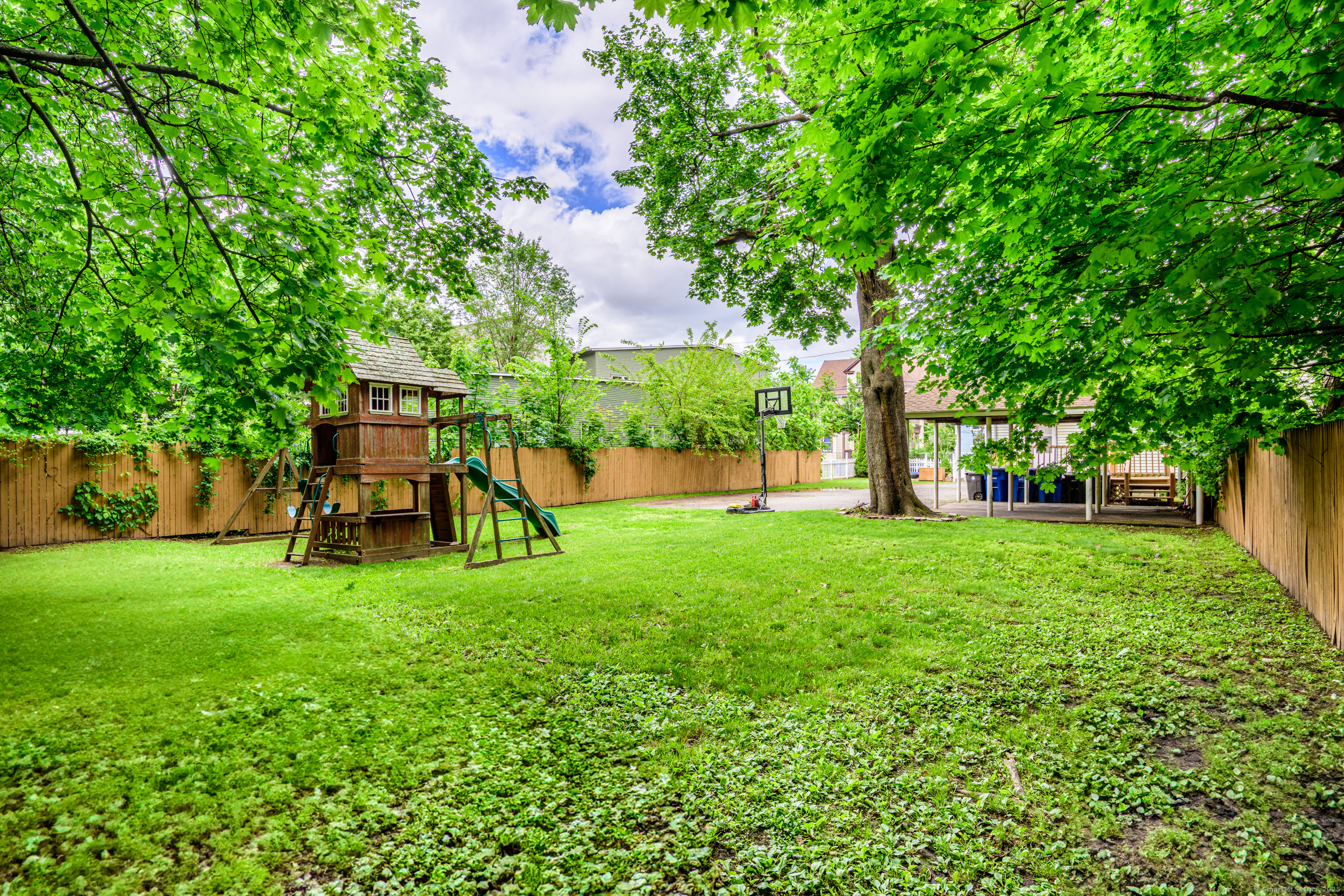 New Haven, Connecticut 06519, United States, 6 Bedrooms Bedrooms, ,3 BathroomsBathrooms,Residential,Pending,132770