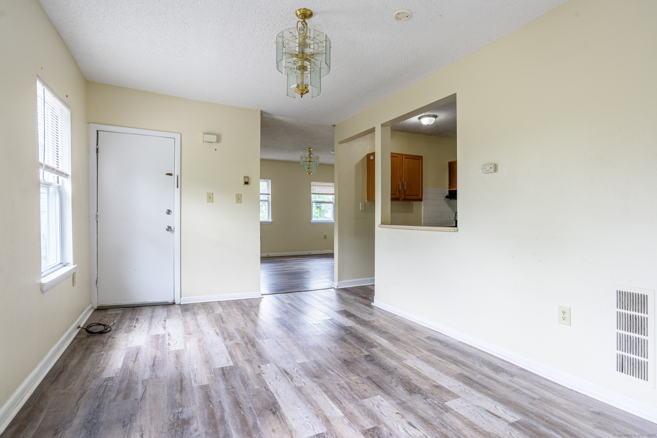 New Haven, Connecticut 06519, United States, 6 Bedrooms Bedrooms, ,3 BathroomsBathrooms,Residential,Pending,132770