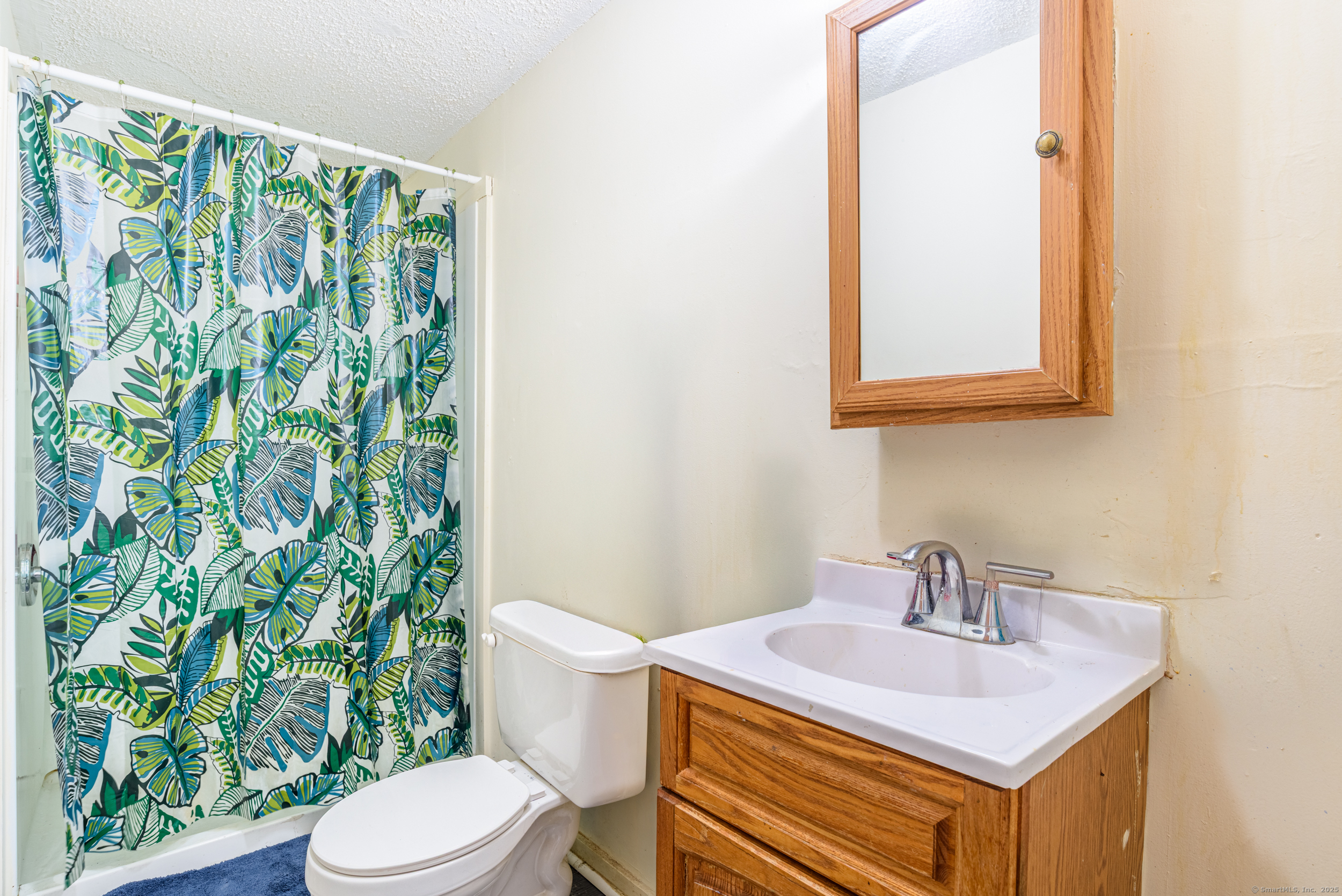 New Haven, Connecticut 06519, United States, 6 Bedrooms Bedrooms, ,3 BathroomsBathrooms,Residential,Pending,132770