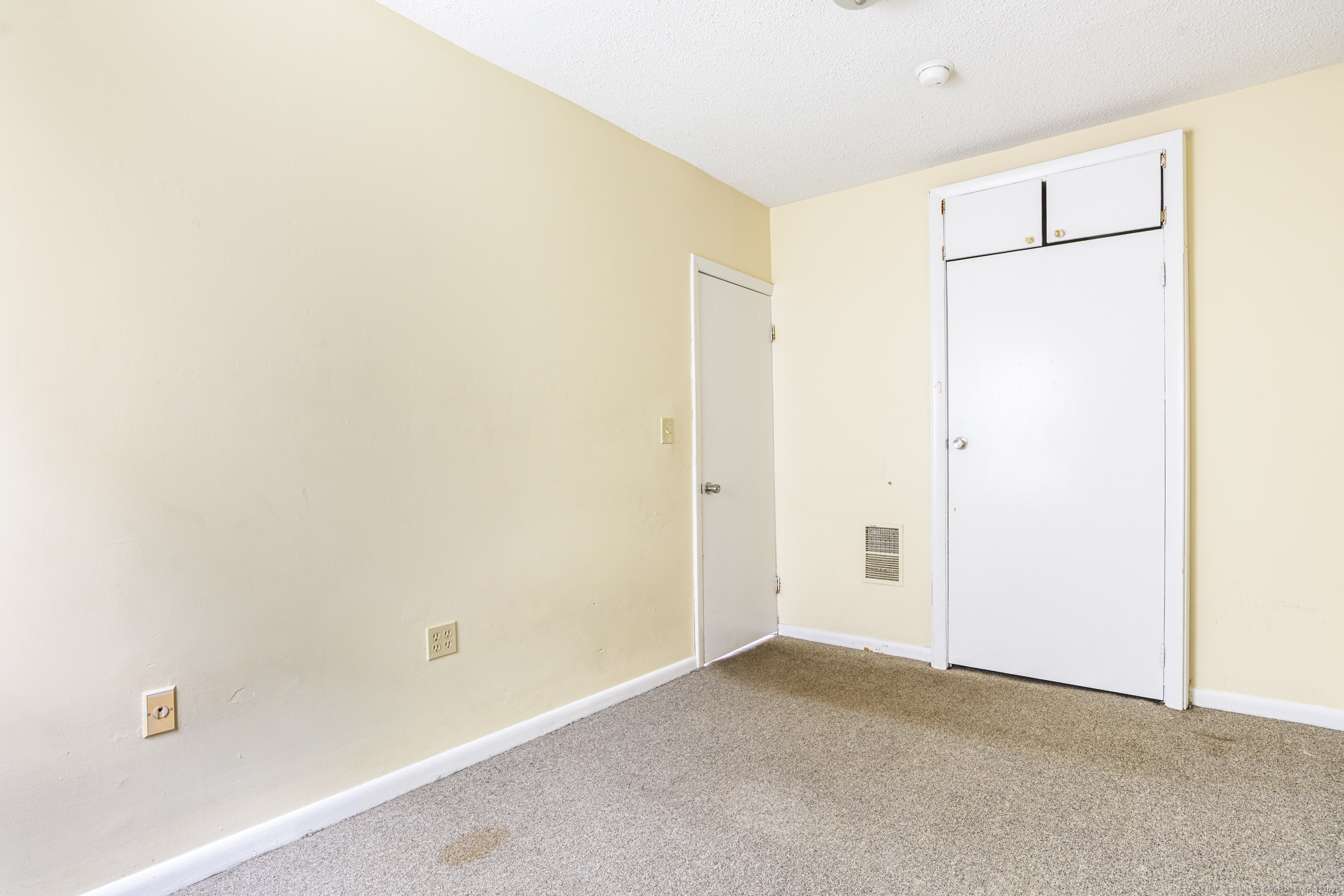 New Haven, Connecticut 06519, United States, 6 Bedrooms Bedrooms, ,3 BathroomsBathrooms,Residential,Pending,132770