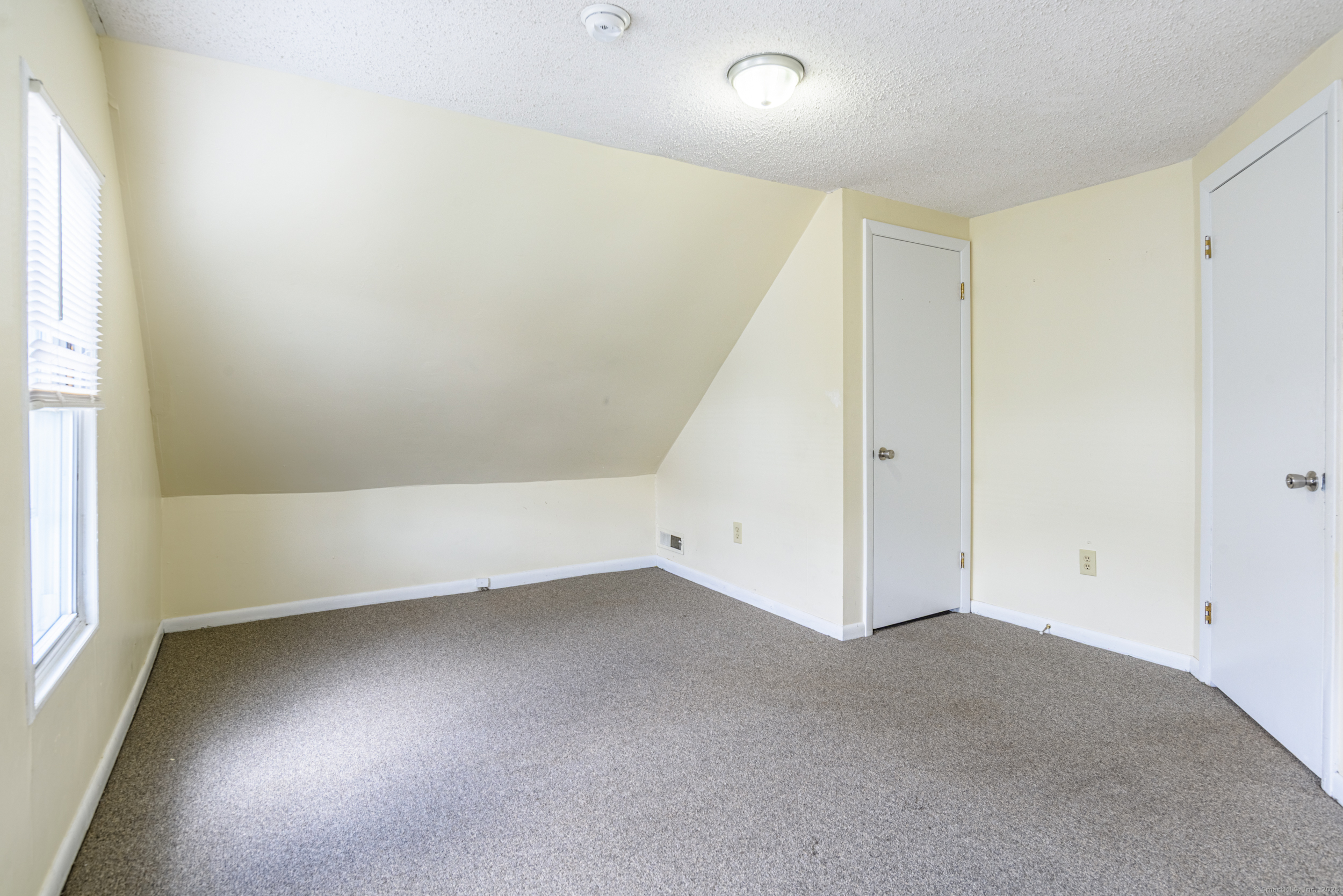 New Haven, Connecticut 06519, United States, 6 Bedrooms Bedrooms, ,3 BathroomsBathrooms,Residential,Pending,132770