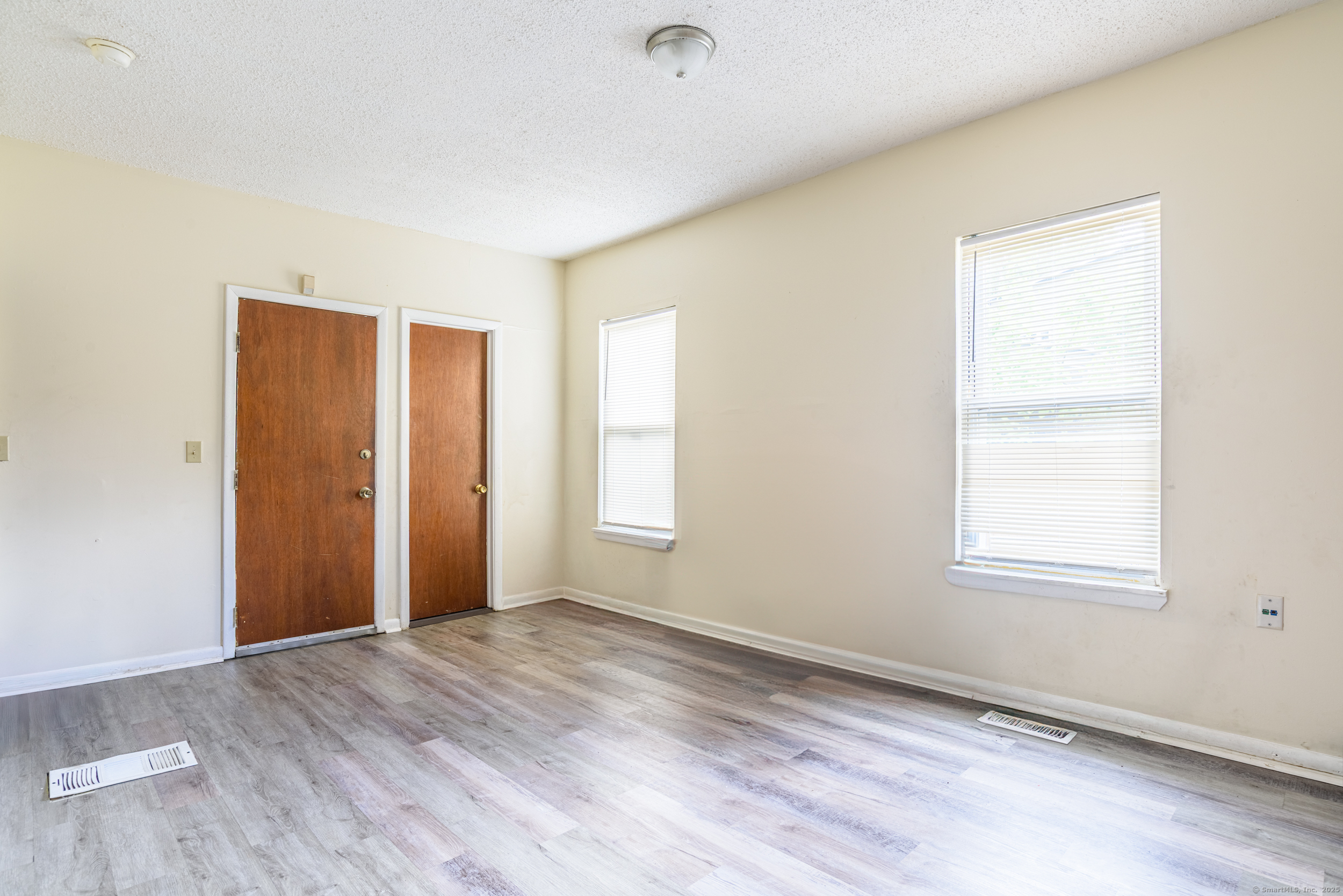 New Haven, Connecticut 06519, United States, 6 Bedrooms Bedrooms, ,3 BathroomsBathrooms,Residential,Pending,132770