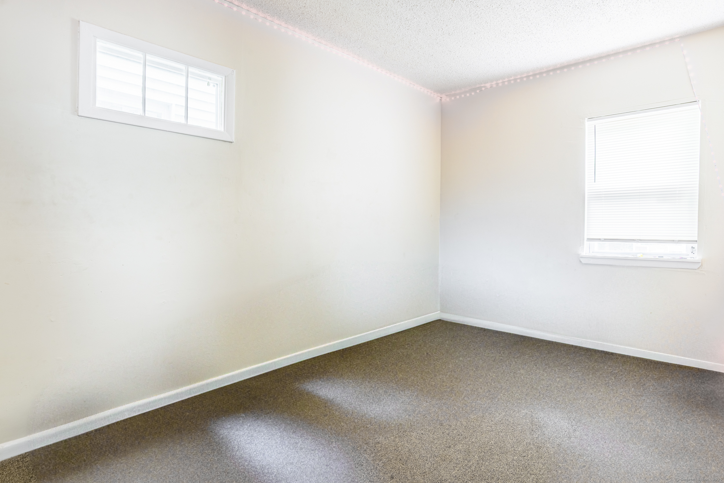 New Haven, Connecticut 06519, United States, 6 Bedrooms Bedrooms, ,3 BathroomsBathrooms,Residential,Pending,132770