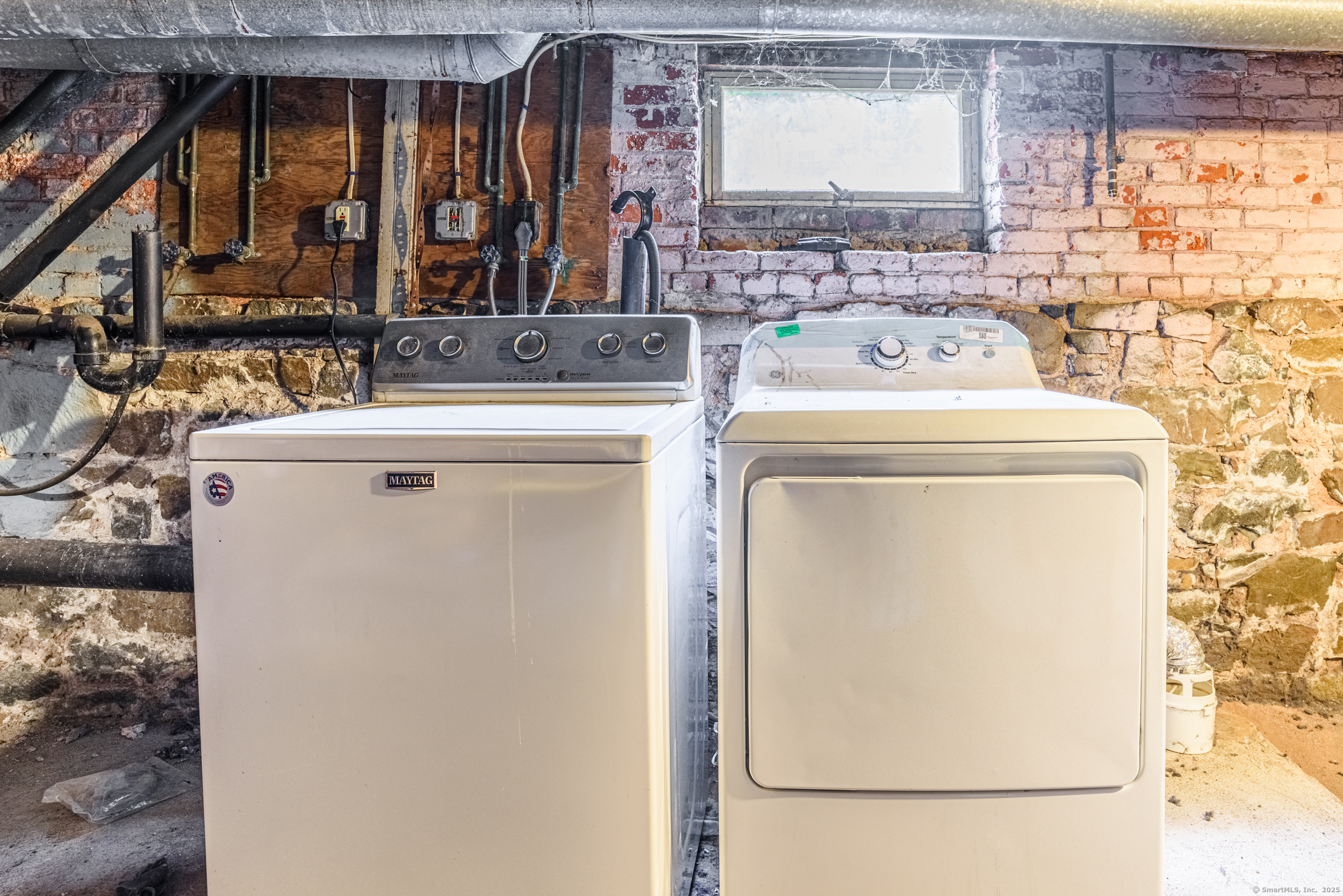 New Haven, Connecticut 06519, United States, 6 Bedrooms Bedrooms, ,3 BathroomsBathrooms,Residential,Pending,132770