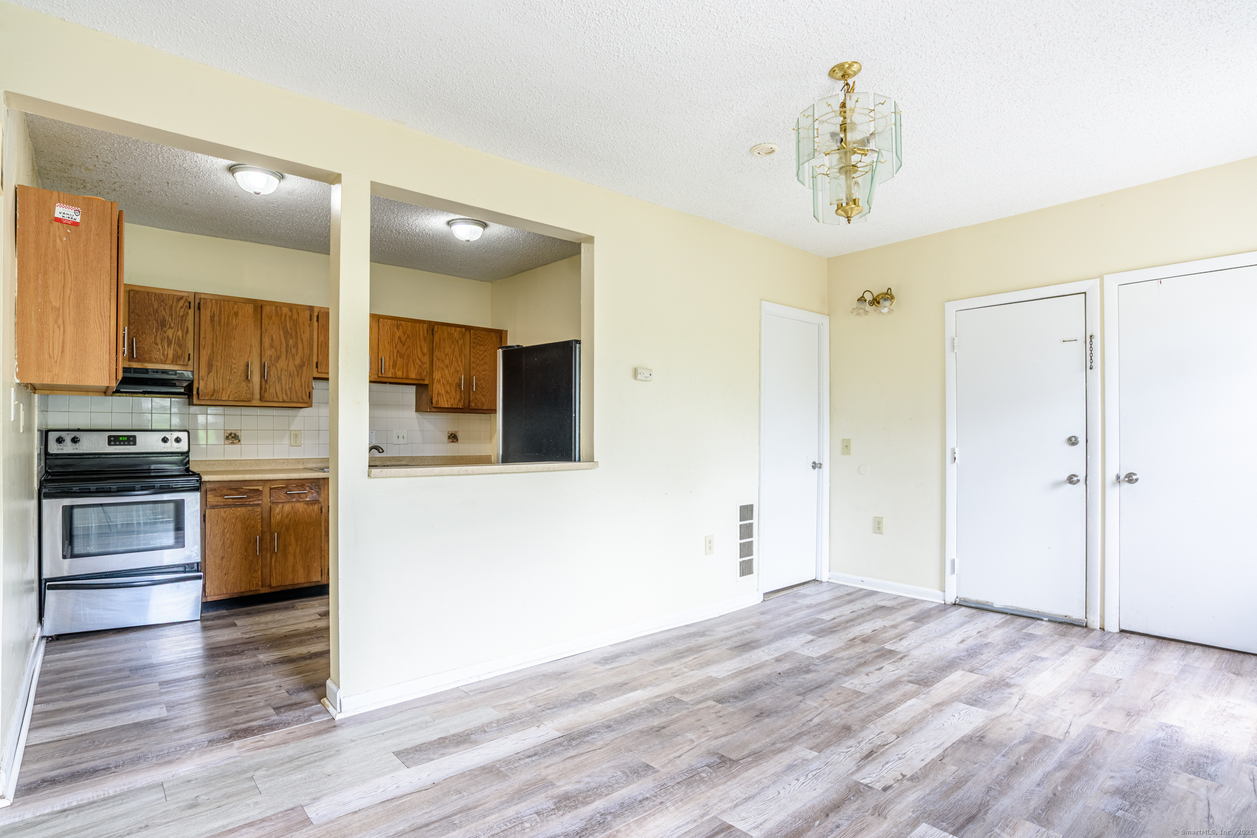 New Haven, Connecticut 06519, United States, 6 Bedrooms Bedrooms, ,3 BathroomsBathrooms,Residential,Pending,132770