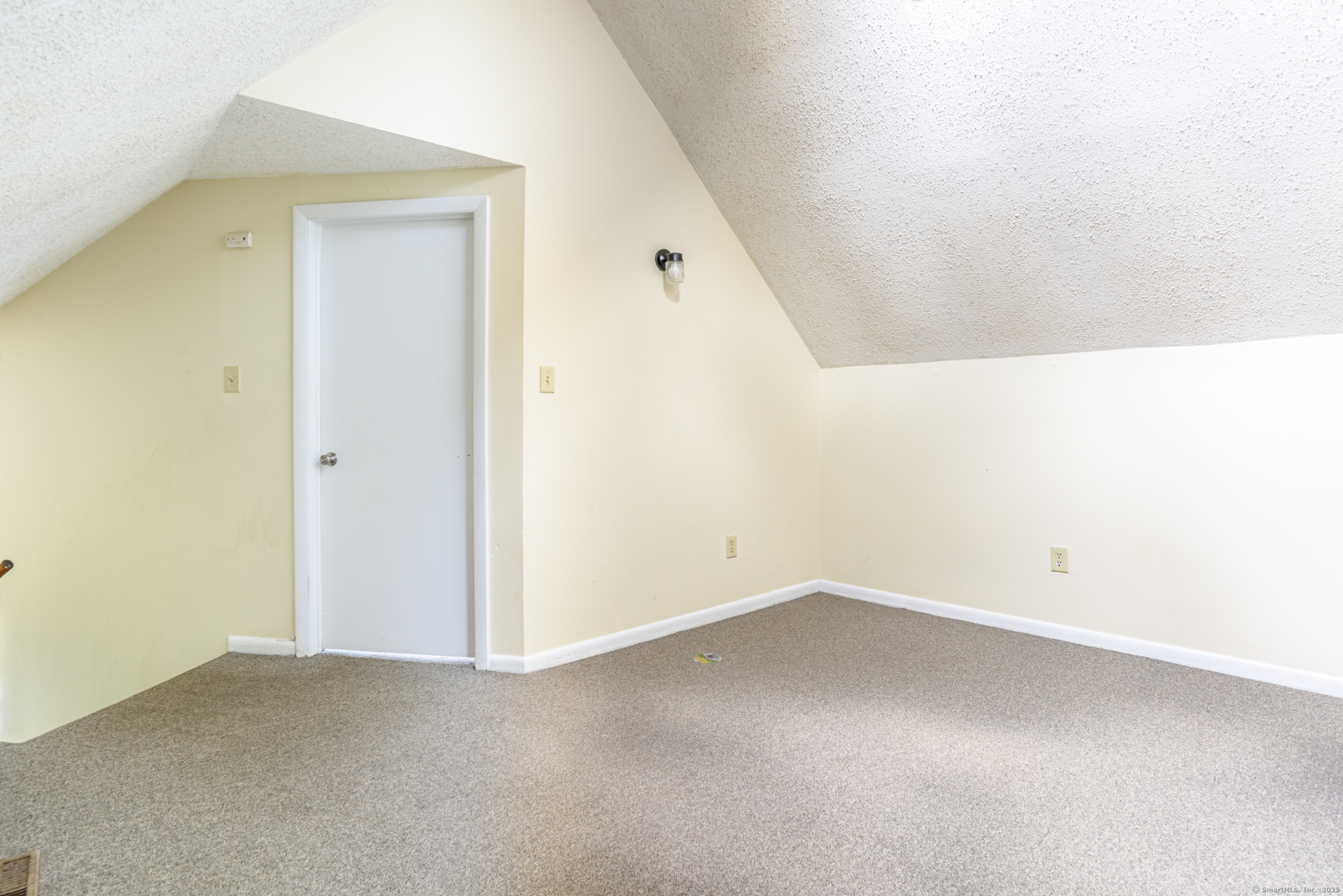 New Haven, Connecticut 06519, United States, 6 Bedrooms Bedrooms, ,3 BathroomsBathrooms,Residential,Pending,132770