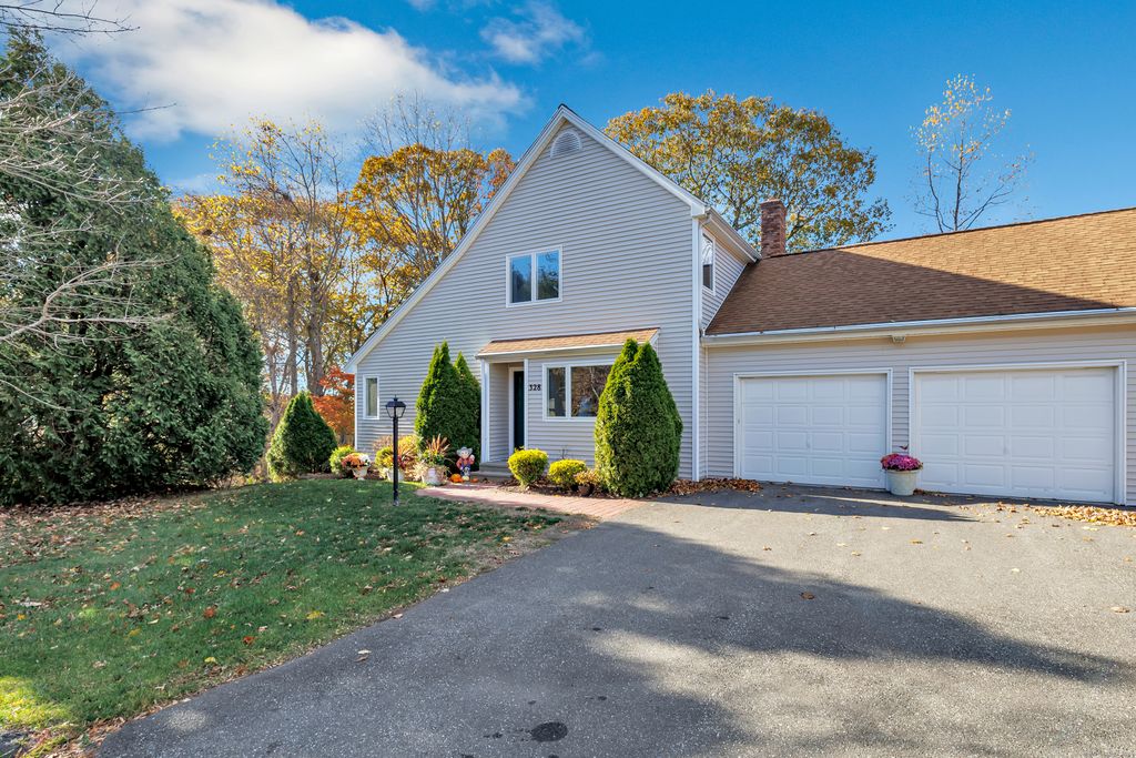 Photo of 328 Navajo Loop #328, Shelton, CT 06484 (MLS # 24138311)