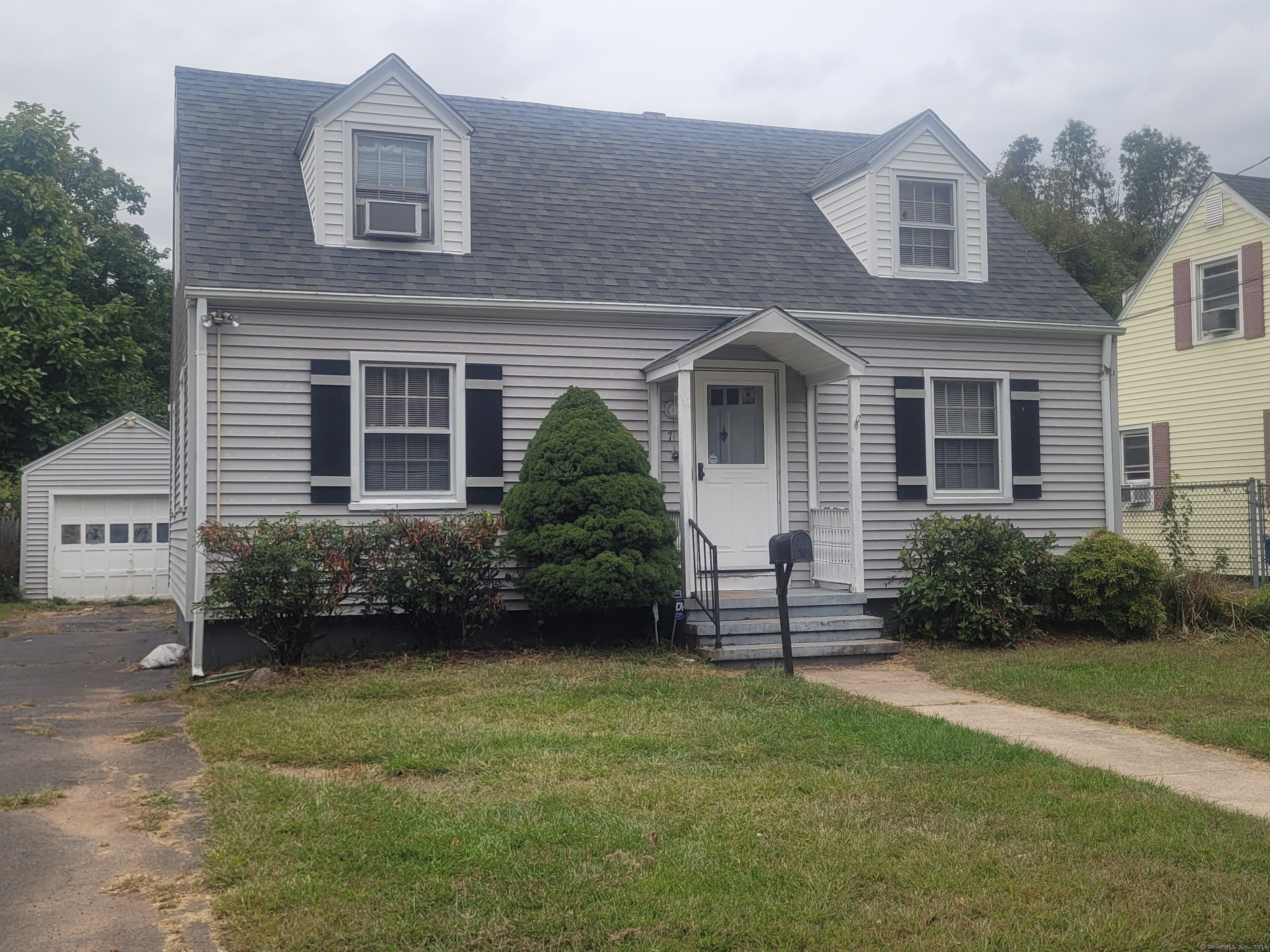 Barraclough Avenue, Hamden, Connecticut - 3 Bedrooms  
2 Bathrooms  
6 Rooms - 