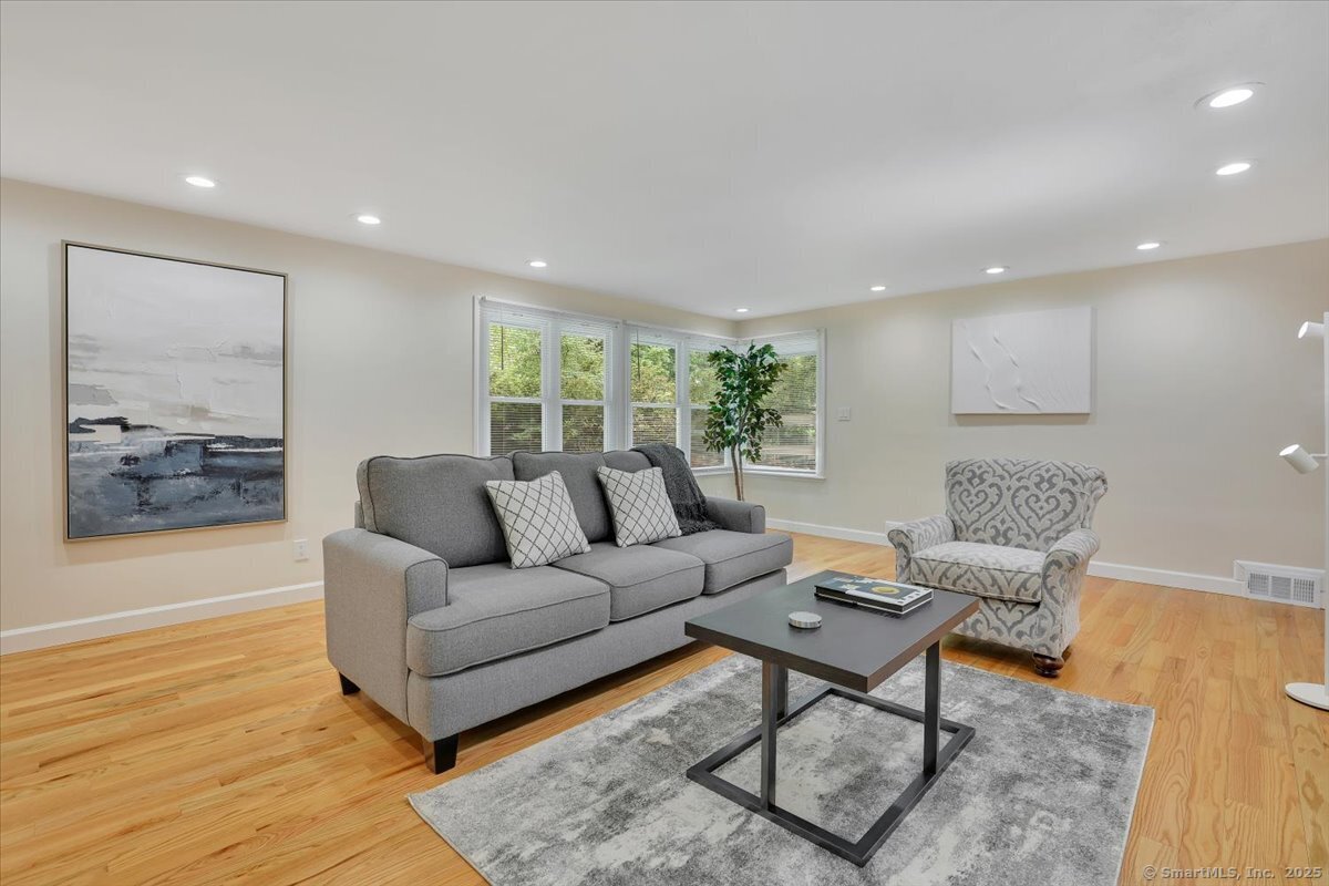 11 W Ridge Drive, West Hartford, Connecticut image 4