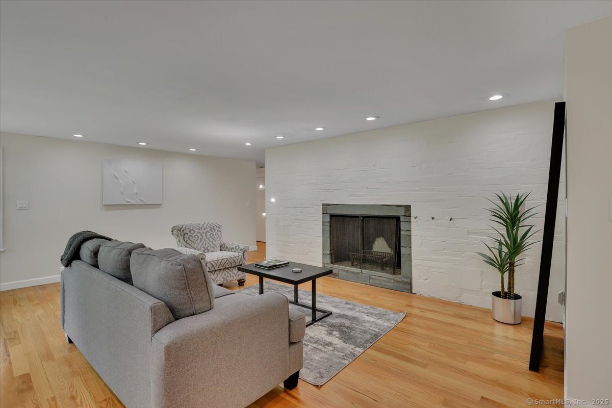 11 W Ridge Drive, West Hartford, Connecticut image 5