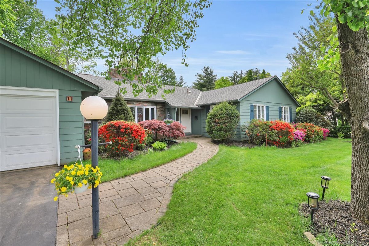 11 W Ridge Drive, West Hartford, Connecticut image 2