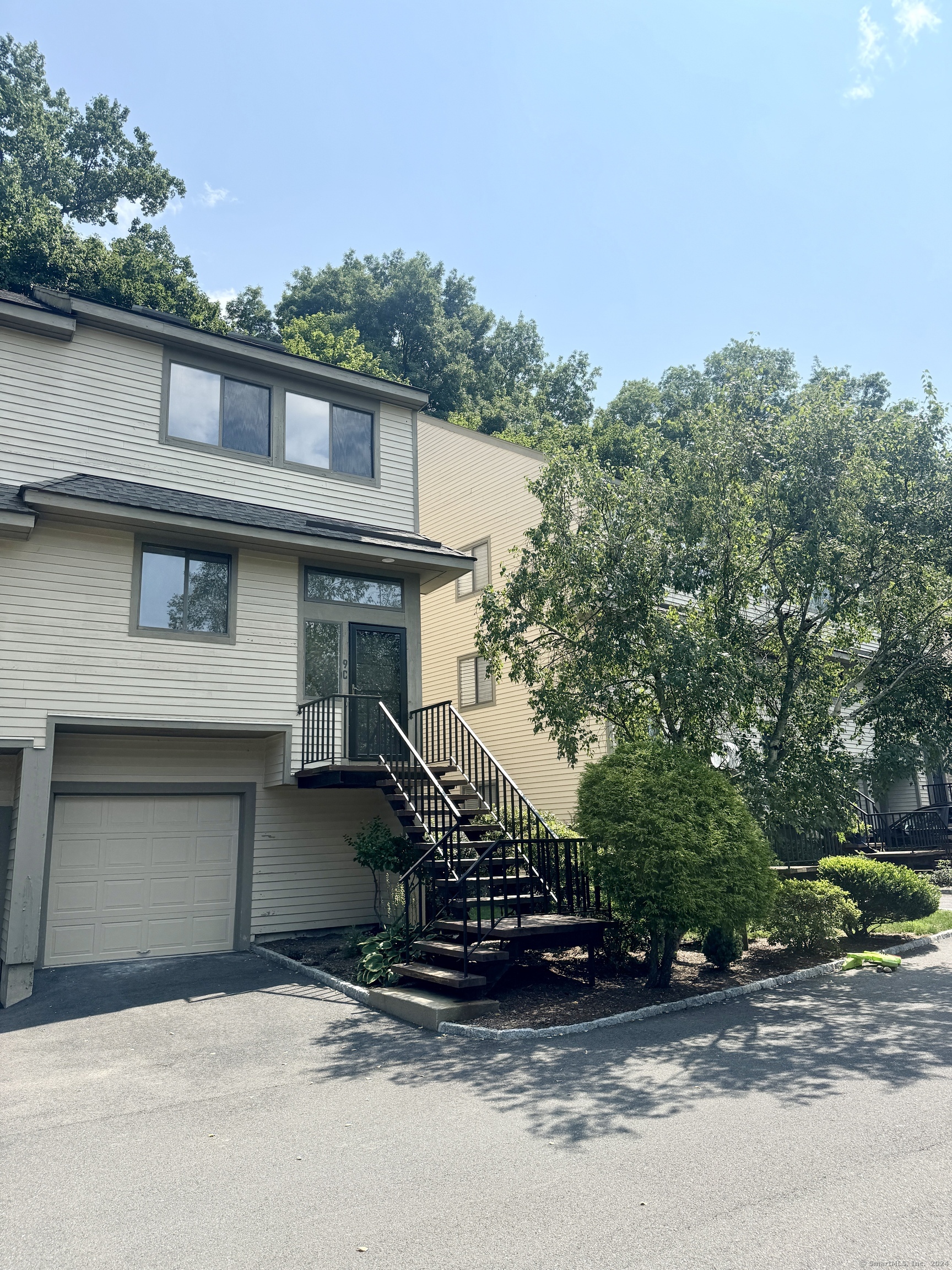 Photo 1 of 2435 Bedford Street 9C, Stamford, Connecticut, $4,500, Web #: 24043296