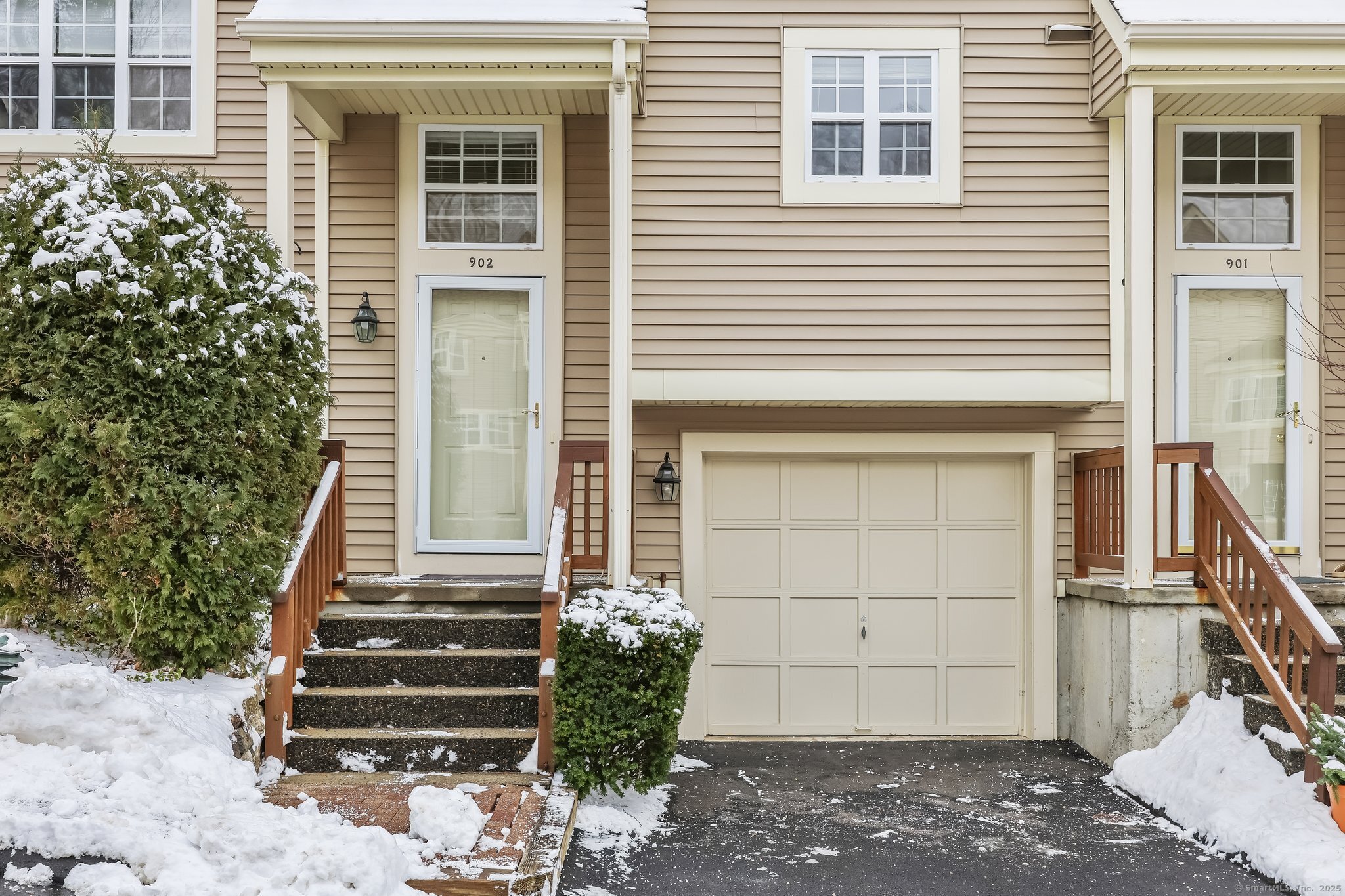 Property for Sale at 902 Foxboro Drive 902, Norwalk, Connecticut - Bedrooms: 2 
Bathrooms: 3 
Rooms: 5  - $575,000