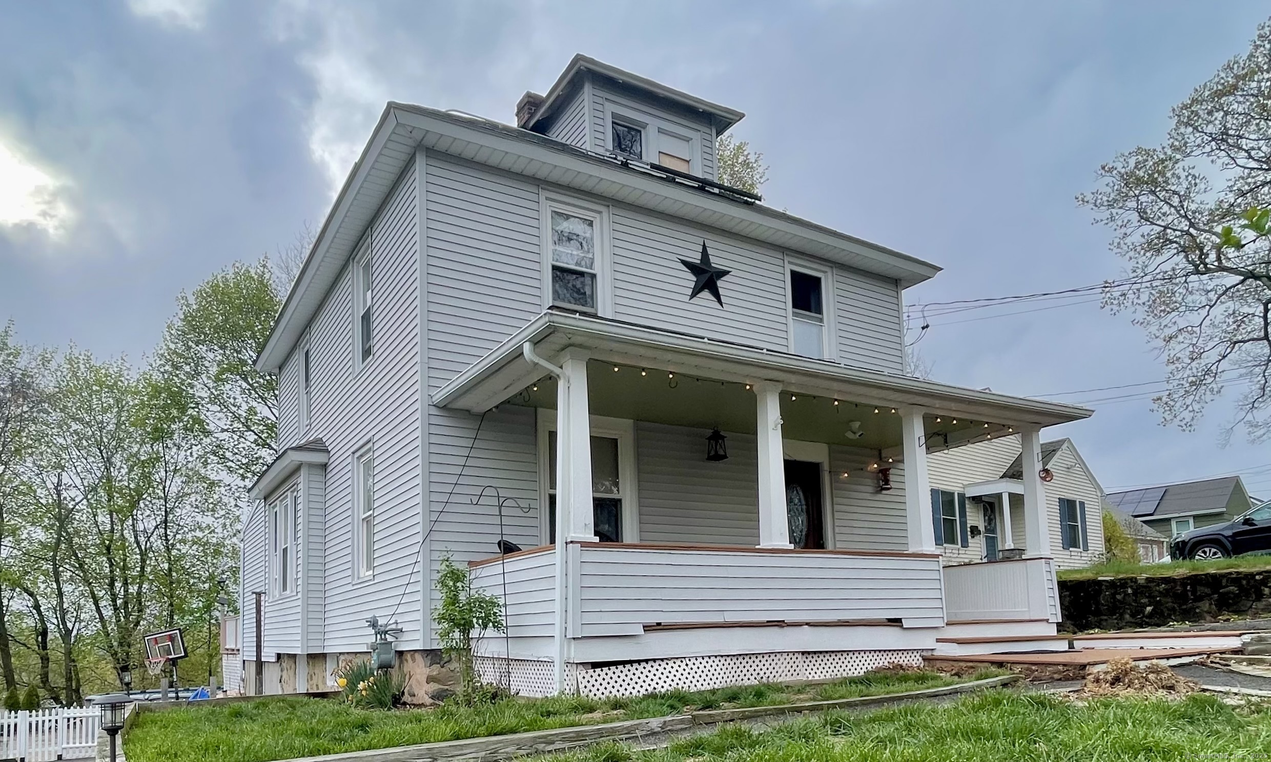 Property for Sale at Johnson Street, Naugatuck, Connecticut - Bedrooms: 3 
Bathrooms: 3 
Rooms: 7  - $415,000