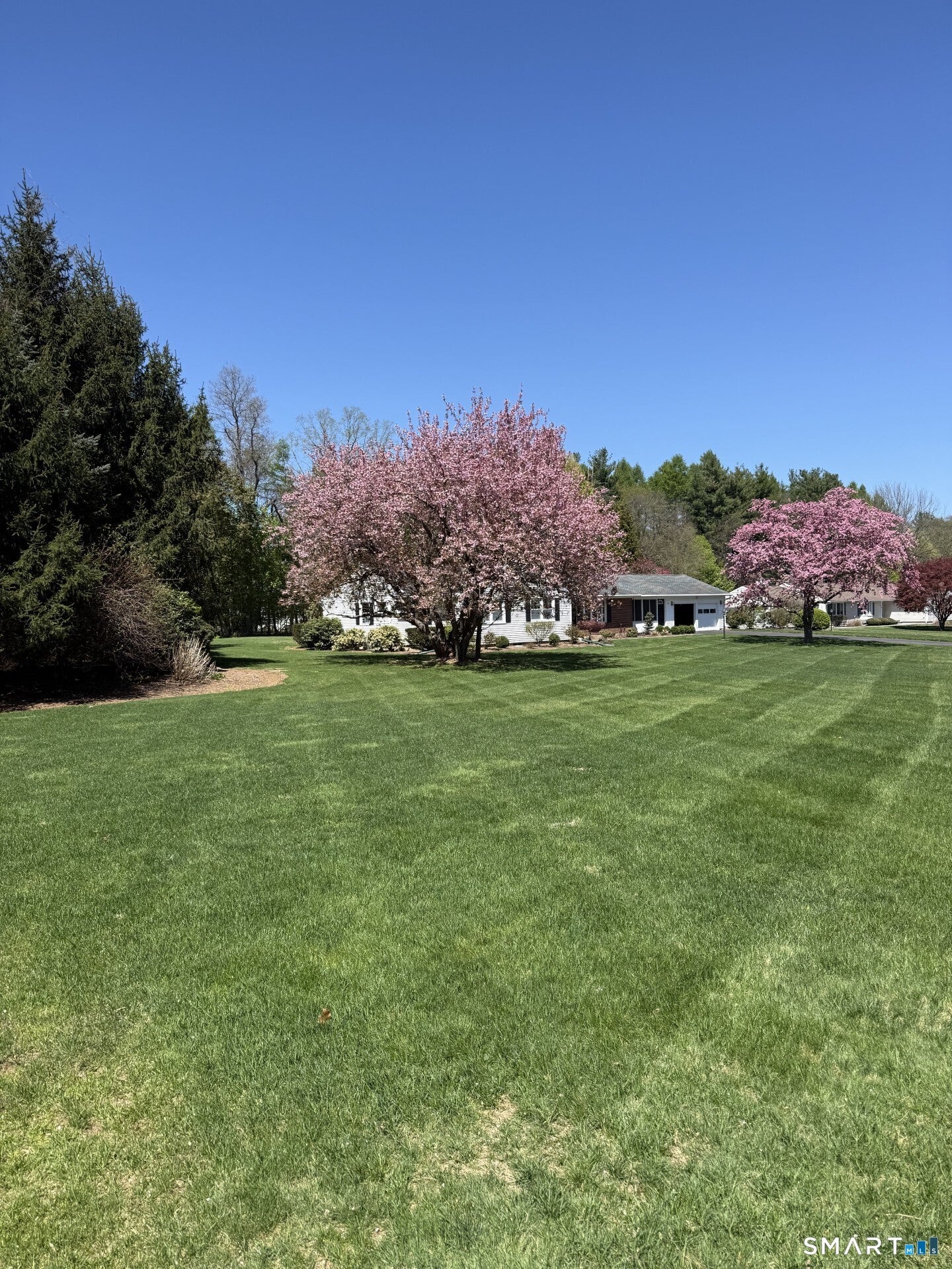 8 Applewood Drive