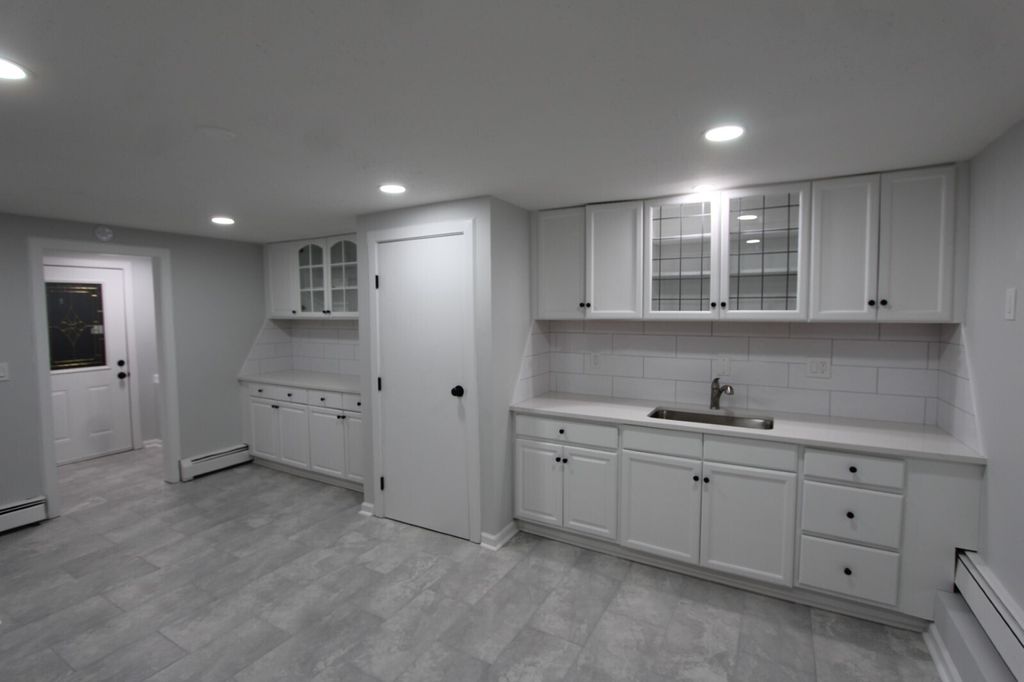 Photo of 13 Patton Road, Bloomfield, CT 06002 (MLS # 24139847)