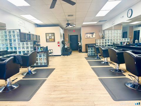 1100 Norwich New London Turnpike 6 Montville CT 06382