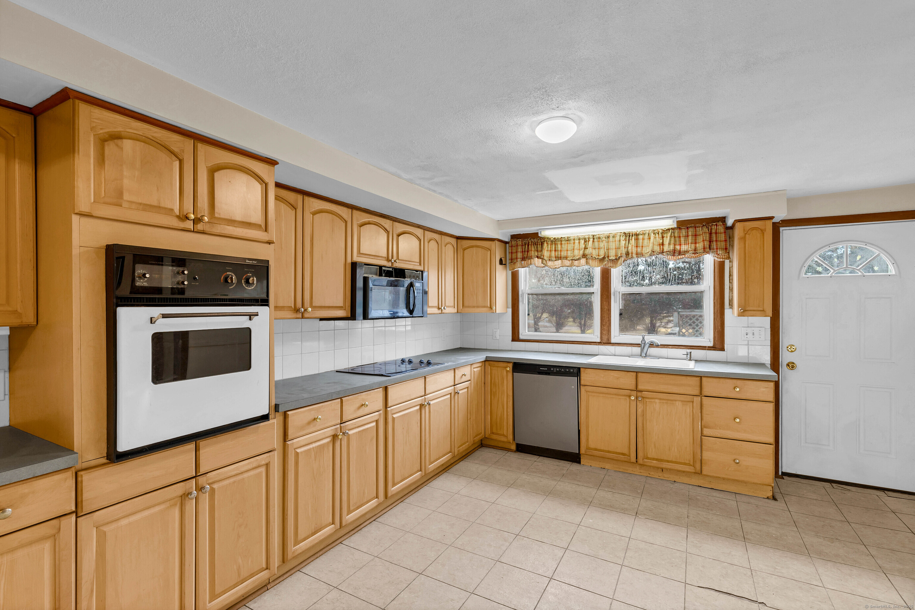 31 Flat Rock Road, Branford, Connecticut image 9