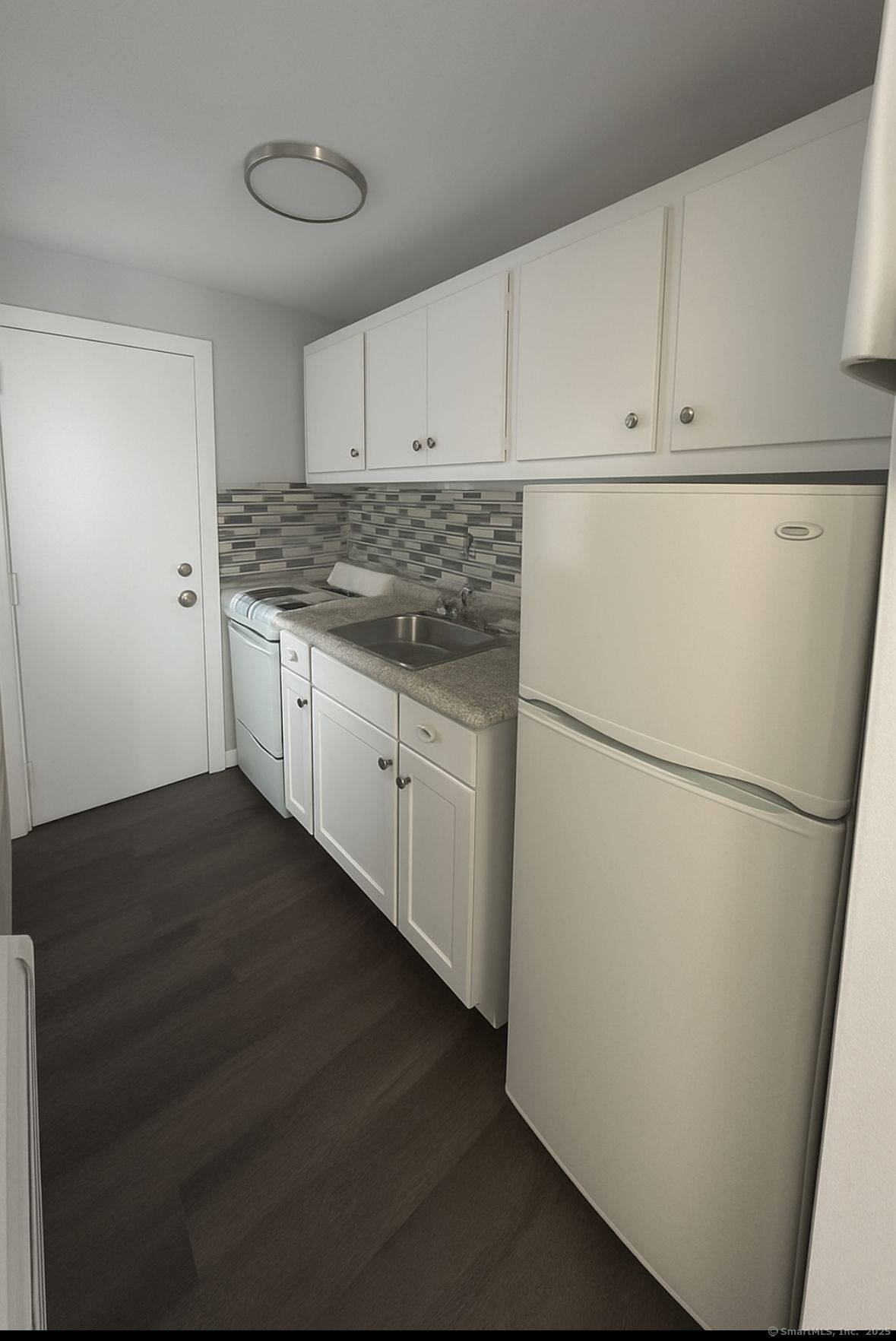 Rental Property at Mckinley Avenue 8A, Bridgeport, Connecticut - Bathrooms: 1 
Rooms: 1  - $1,300 MO.