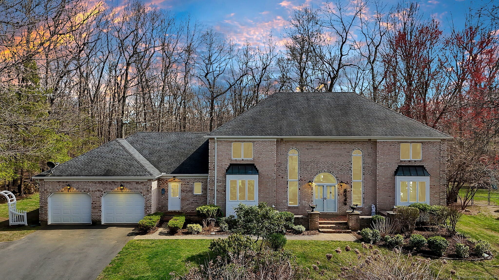 17 Hidden Oak Drive