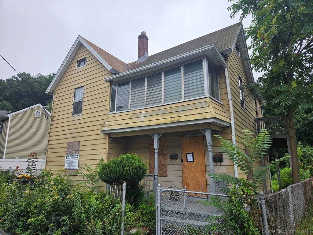 Smith Street, Ansonia, Connecticut - 4 Bedrooms  
2 Bathrooms  
8 Rooms - 