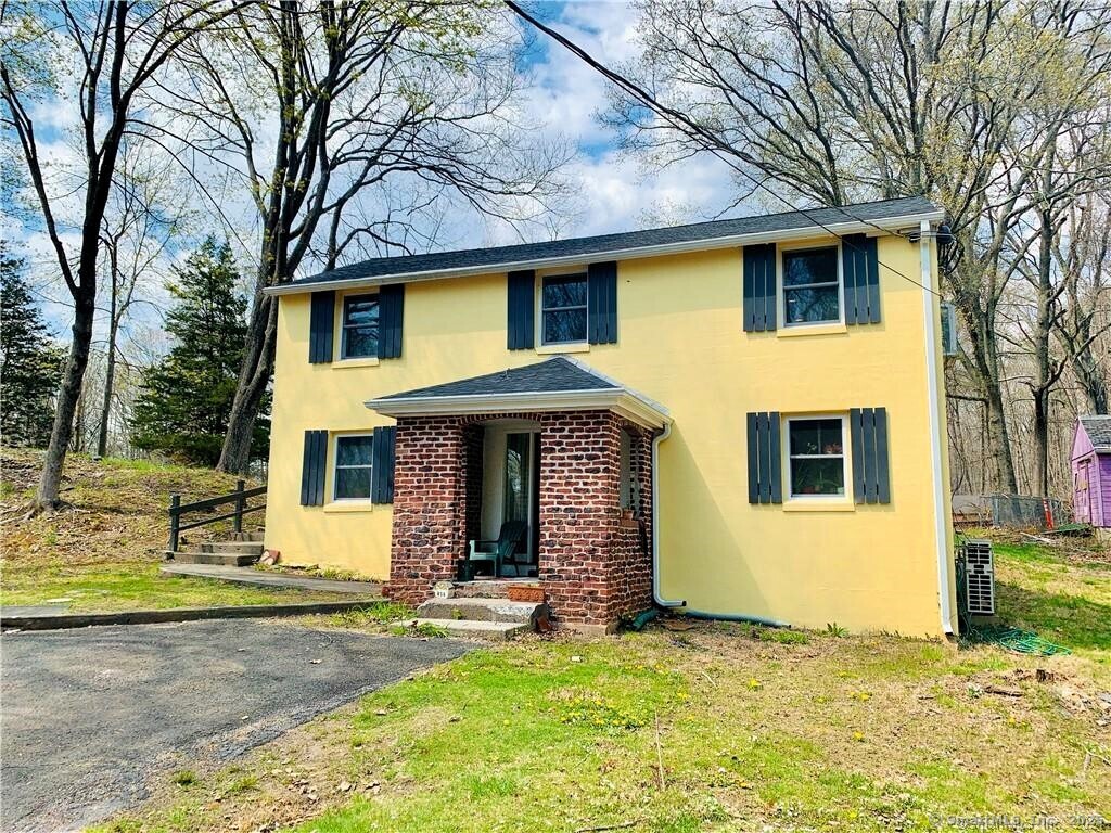 Oakwood Road 1, Orange, Connecticut - 1 Bedrooms  
1 Bathrooms  
3 Rooms - 