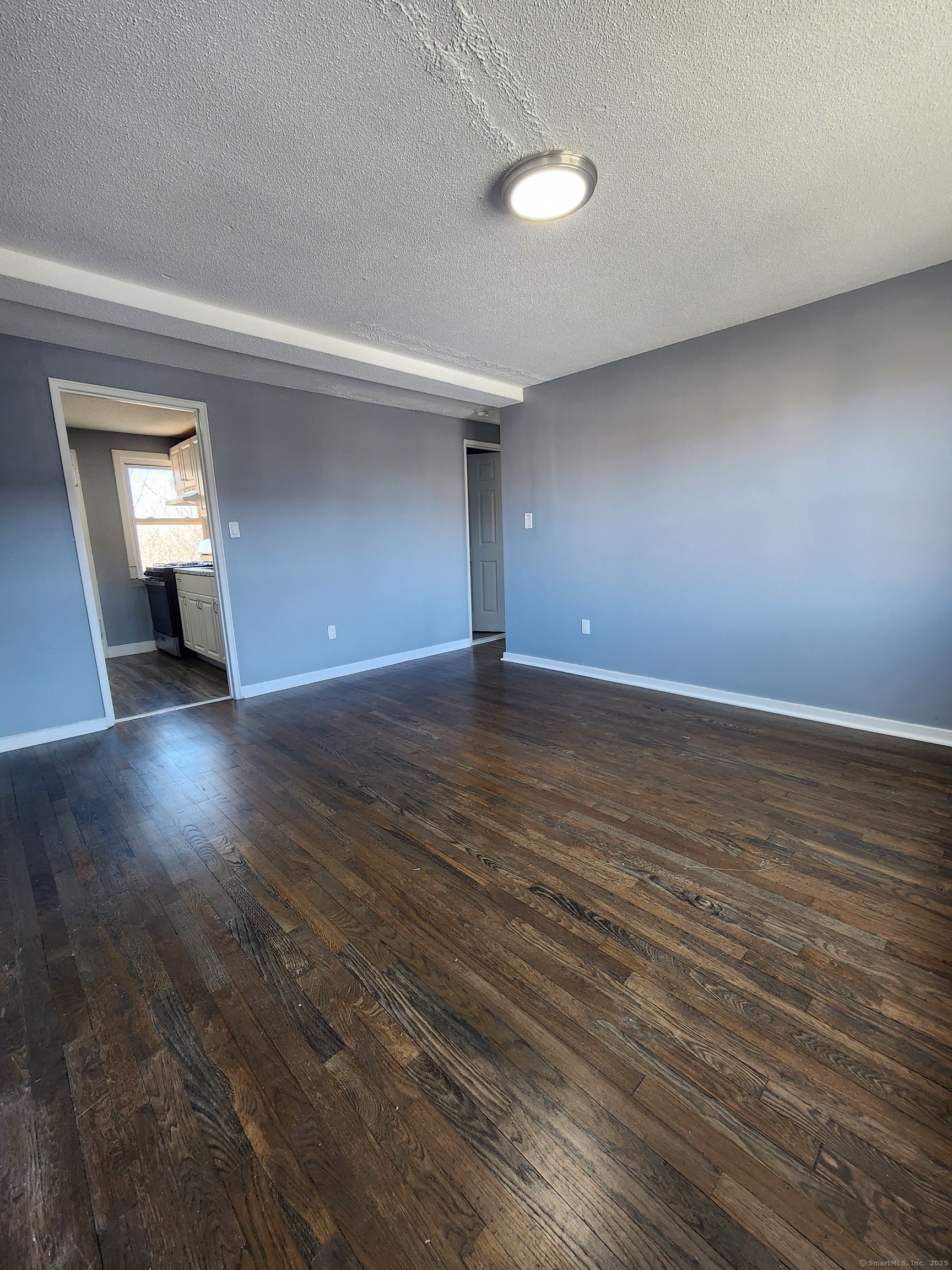Wethersfield Avenue Apt 4, Hartford, Connecticut - 2 Bedrooms  
1 Bathrooms  
4 Rooms - 